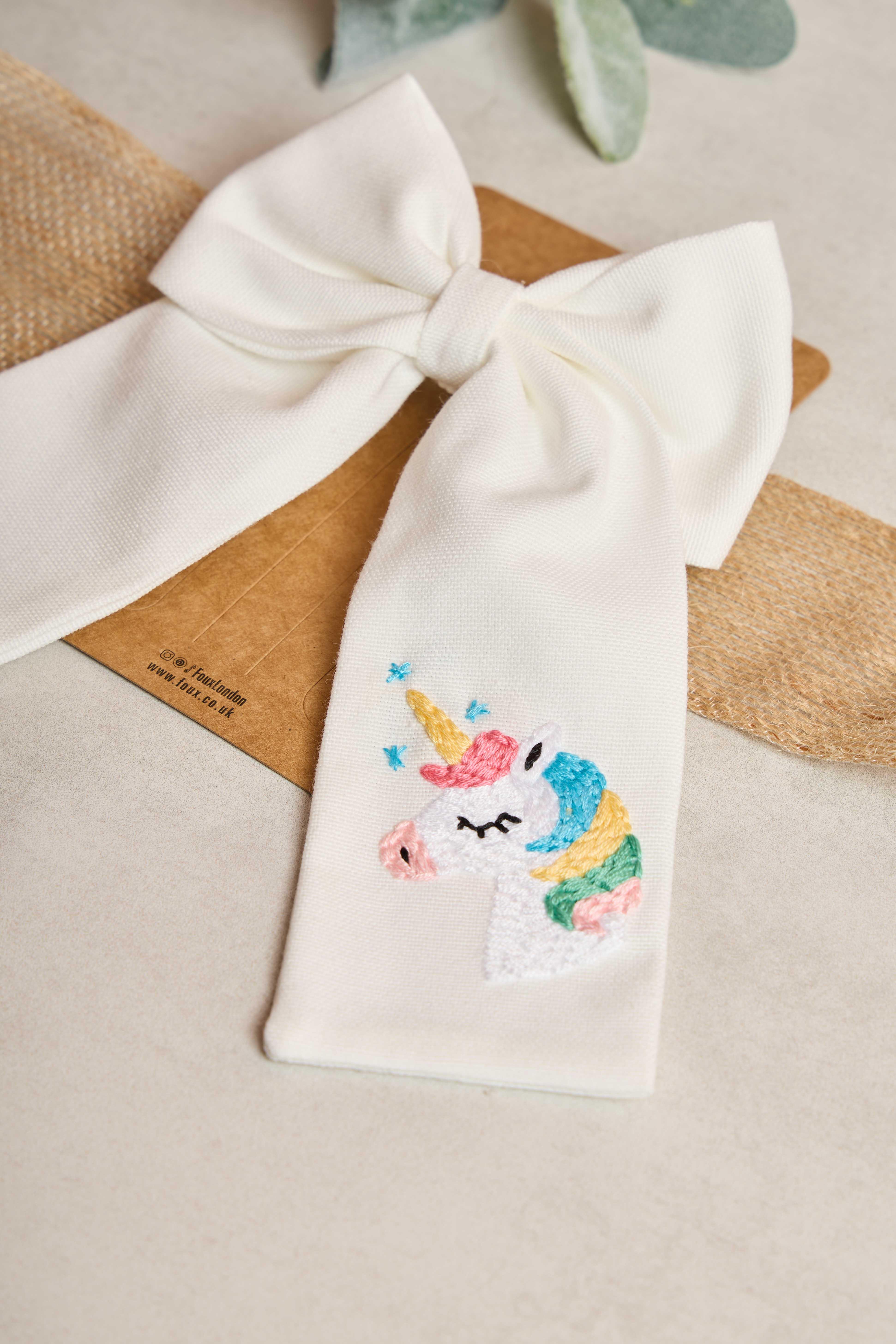 Unicorn İşlemeli Fiyonk Toka