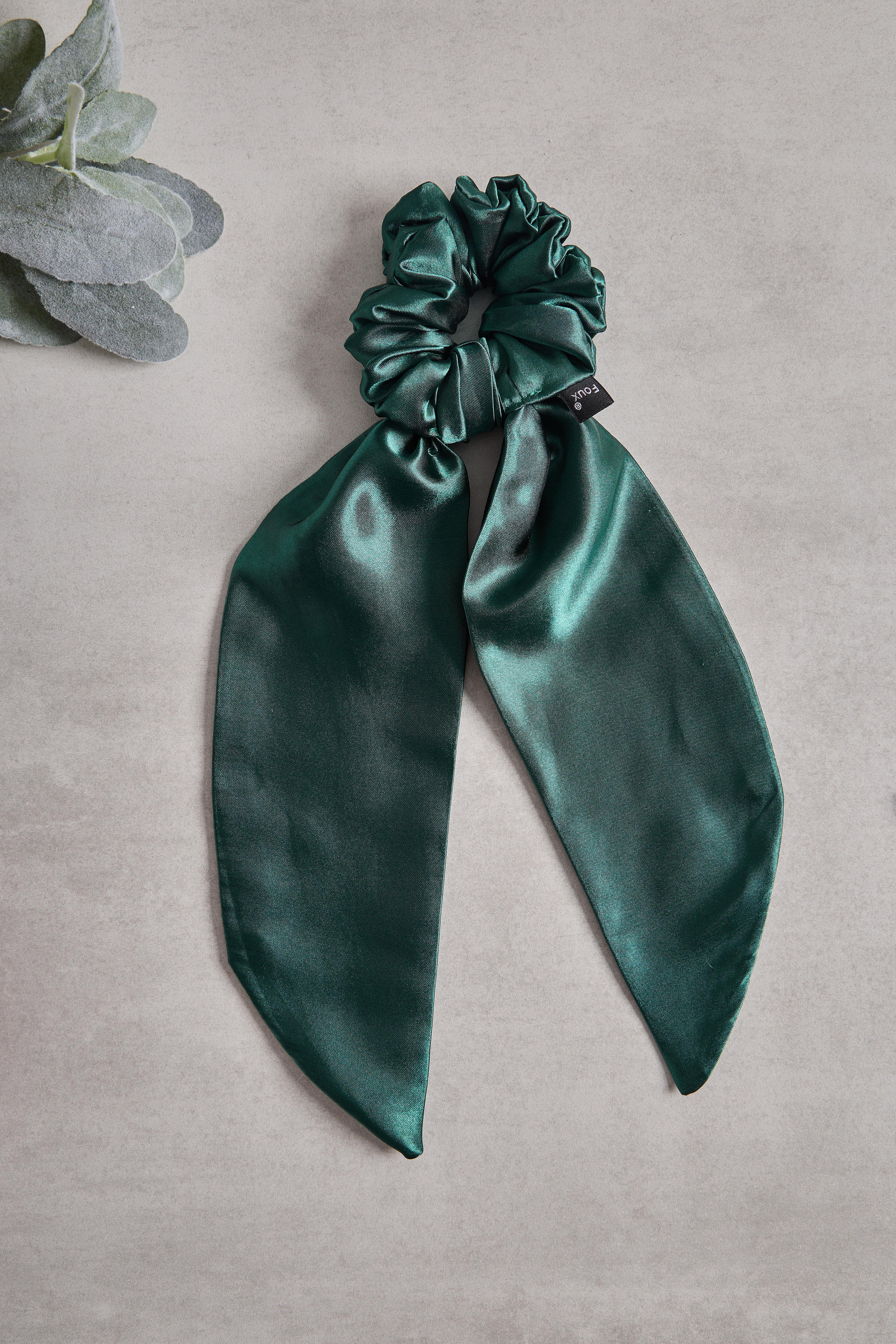 Zümrüt Kuyruklu Sateen Scrunchie