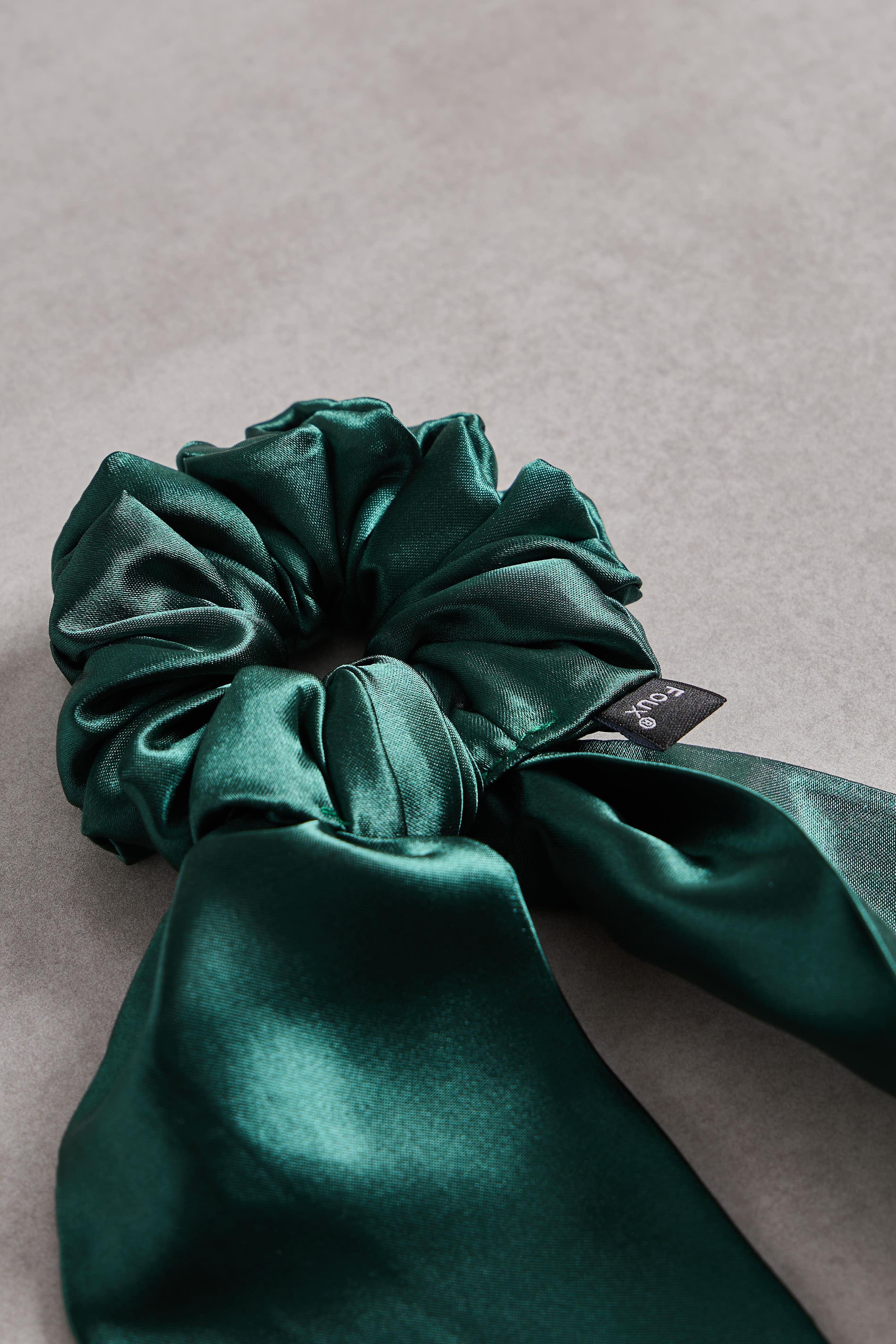 Zümrüt Kuyruklu Sateen Scrunchie