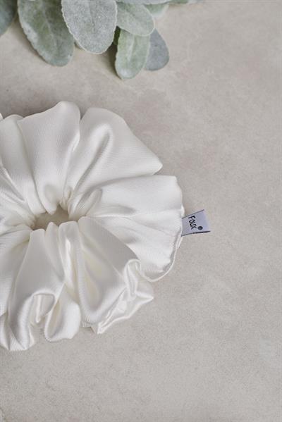 Beyaz Bol Büzgülü Scrunchie