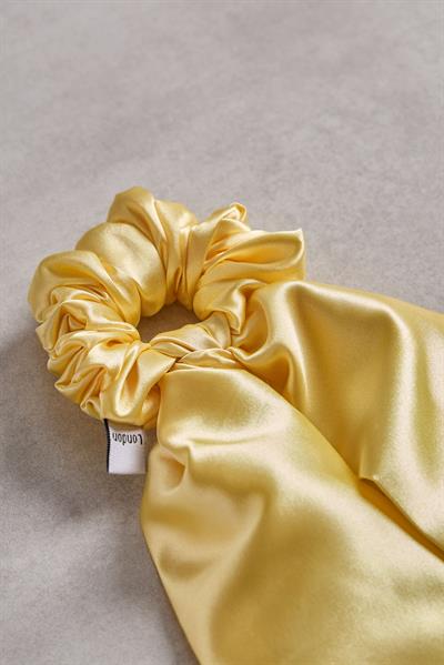 Butter Yellow Kuyruklu Sateen Scrunchie
