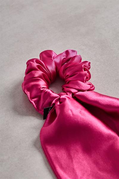 Fuşya Kuyruklu Sateen Scrunchie