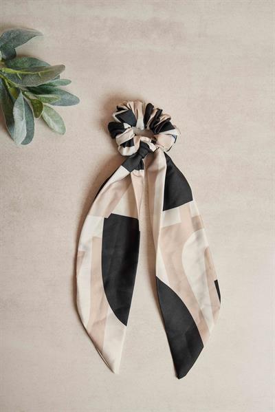 Kuyruklu Beige and Black Scrunchie