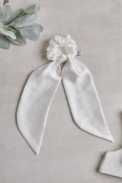 Kuyruklu Beyaz Scrunchie