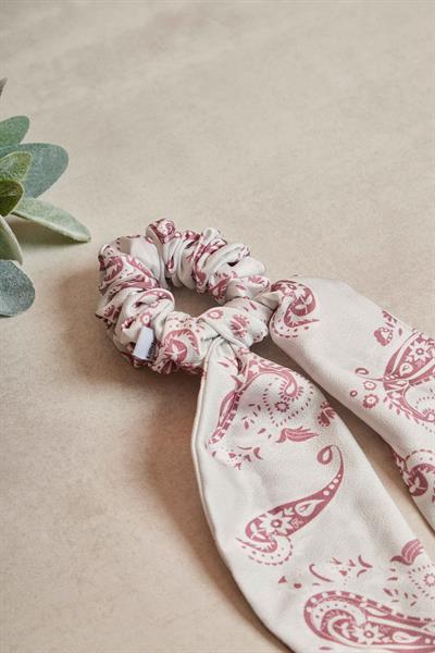 Kuyruklu Buta Scrunchie