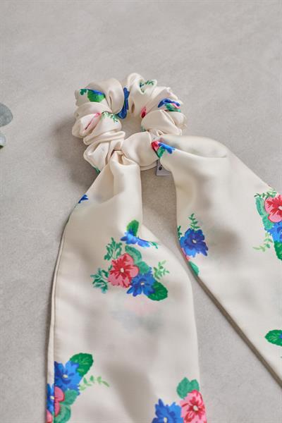 Kuyruklu Garden Scrunchie