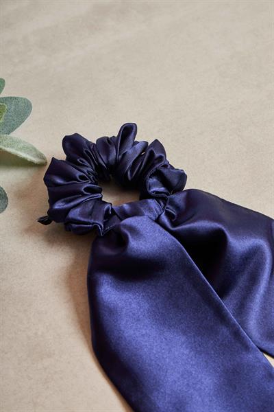Kuyruklu Lacivert Scrunchie