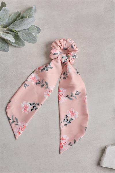 Kuyruklu Rose Scrunchie