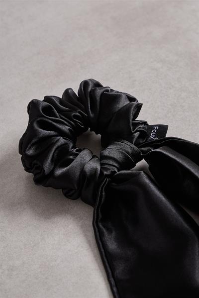 Siyah Kuyruklu Sateen Scrunchie