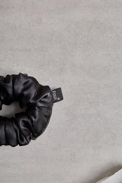 Siyah Small Sateen Scrunchie