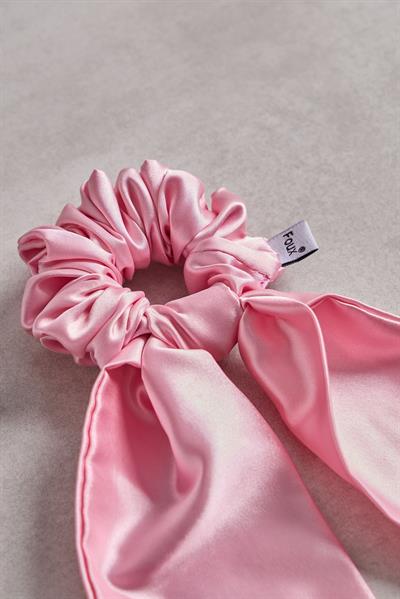 Toz Pembe Kuyruklu Sateen Scrunchie