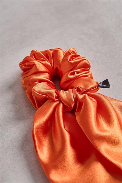 Turuncu Kuyruklu Sateen Scrunchie