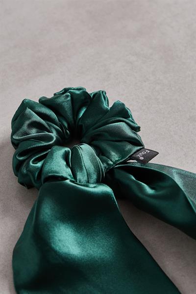 Zümrüt Kuyruklu Sateen Scrunchie