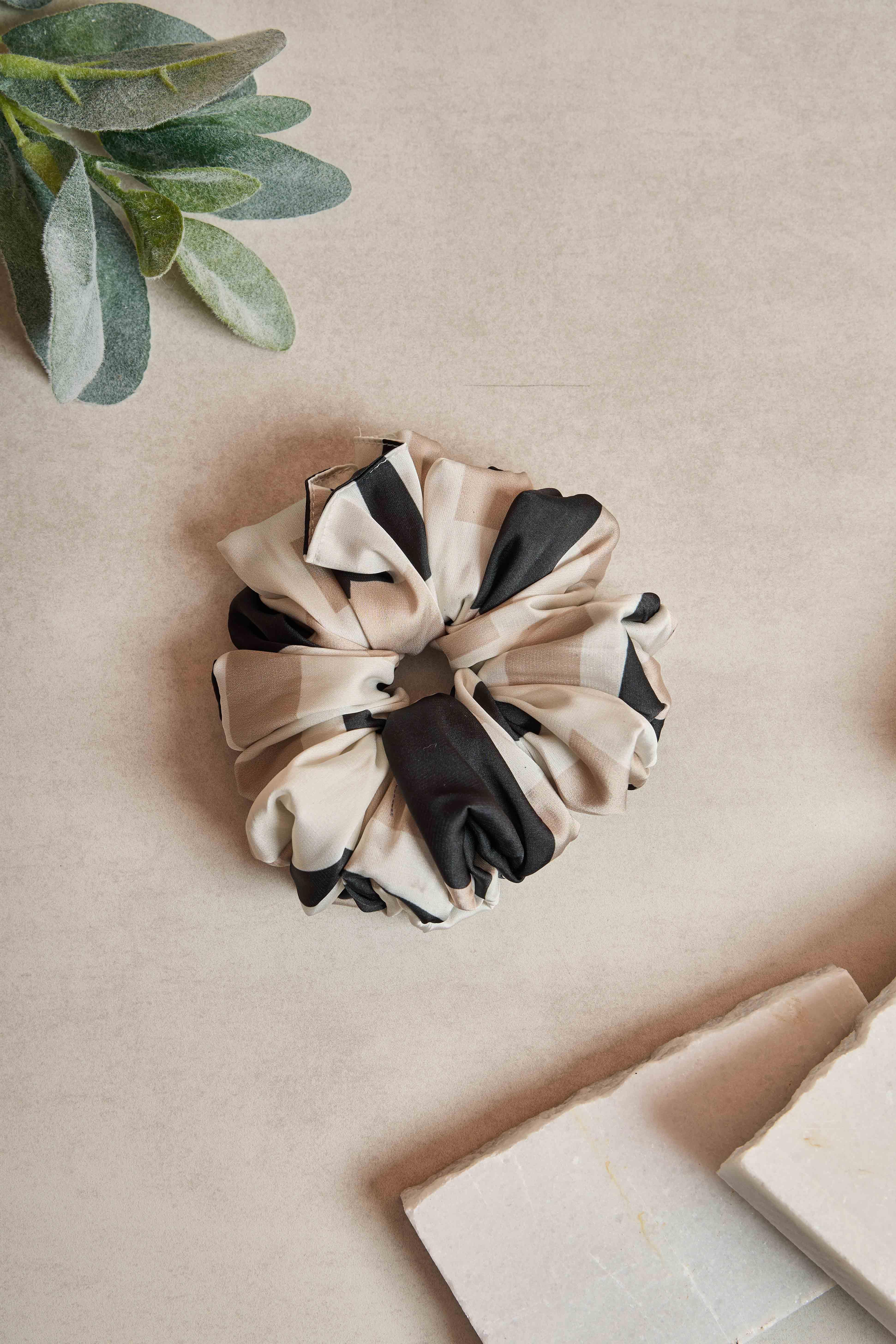 Beige and Black Bol Büzgülü Scrunchie