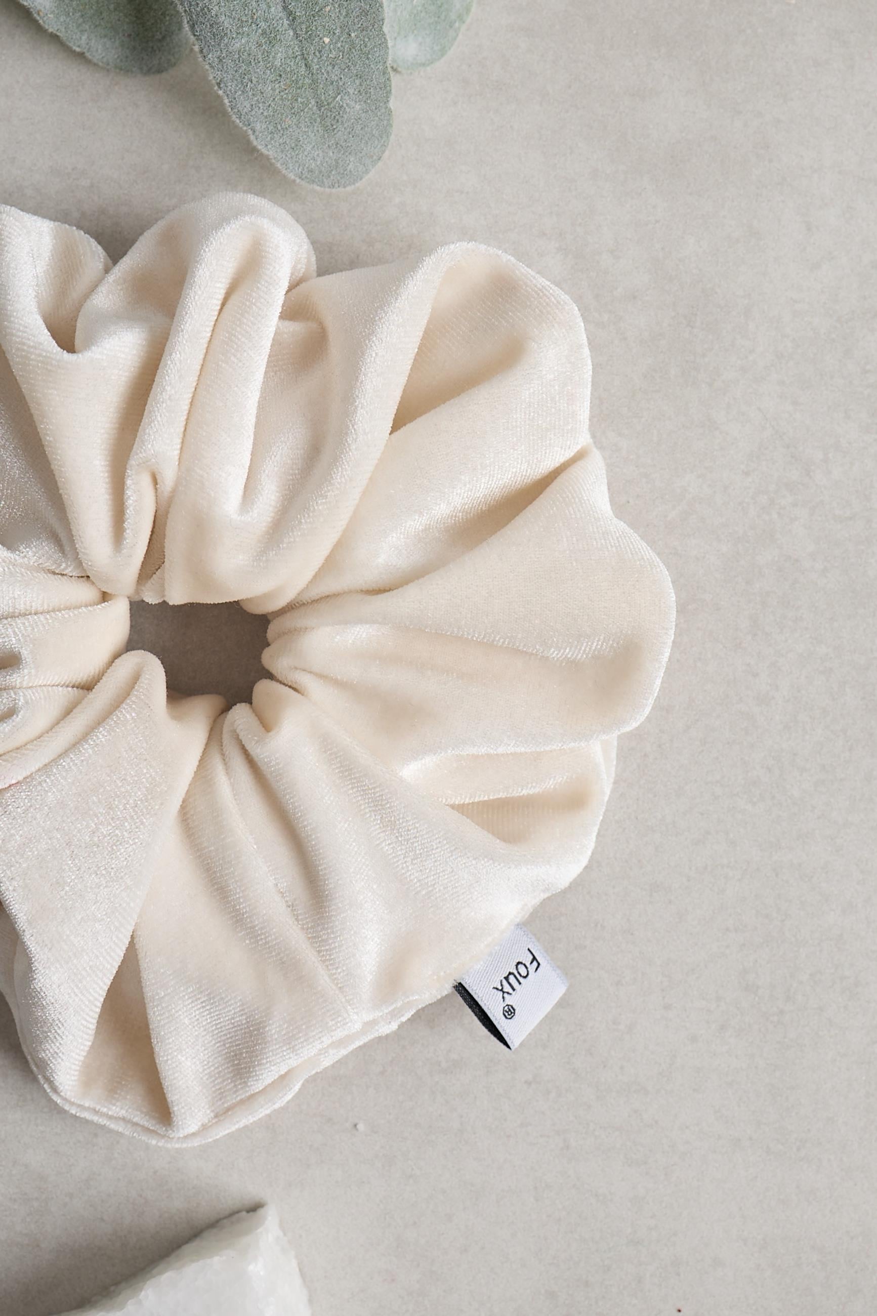 Beyaz Kadife Scrunchie