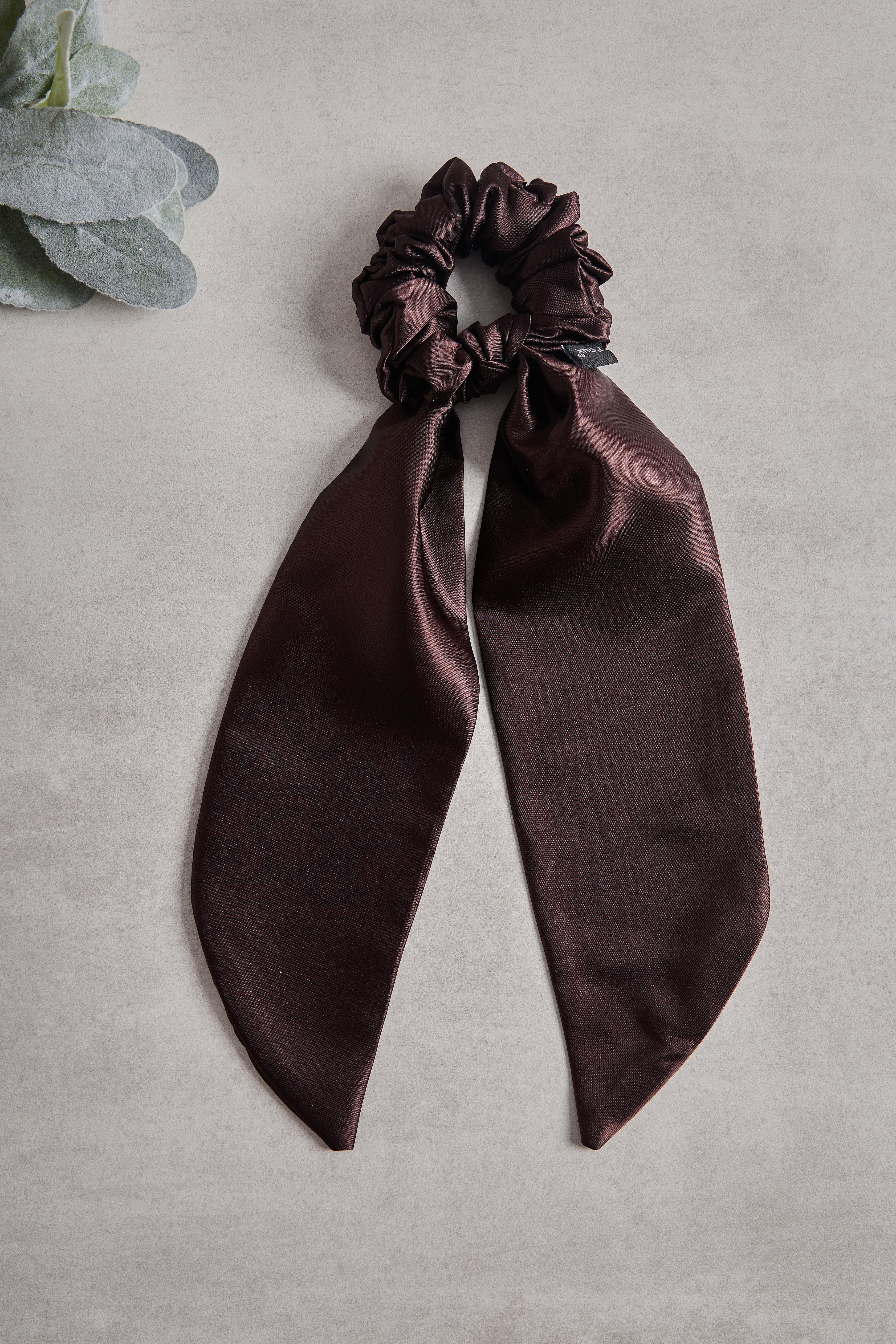 Kahverengi Kuyruklu Sateen Scrunchie