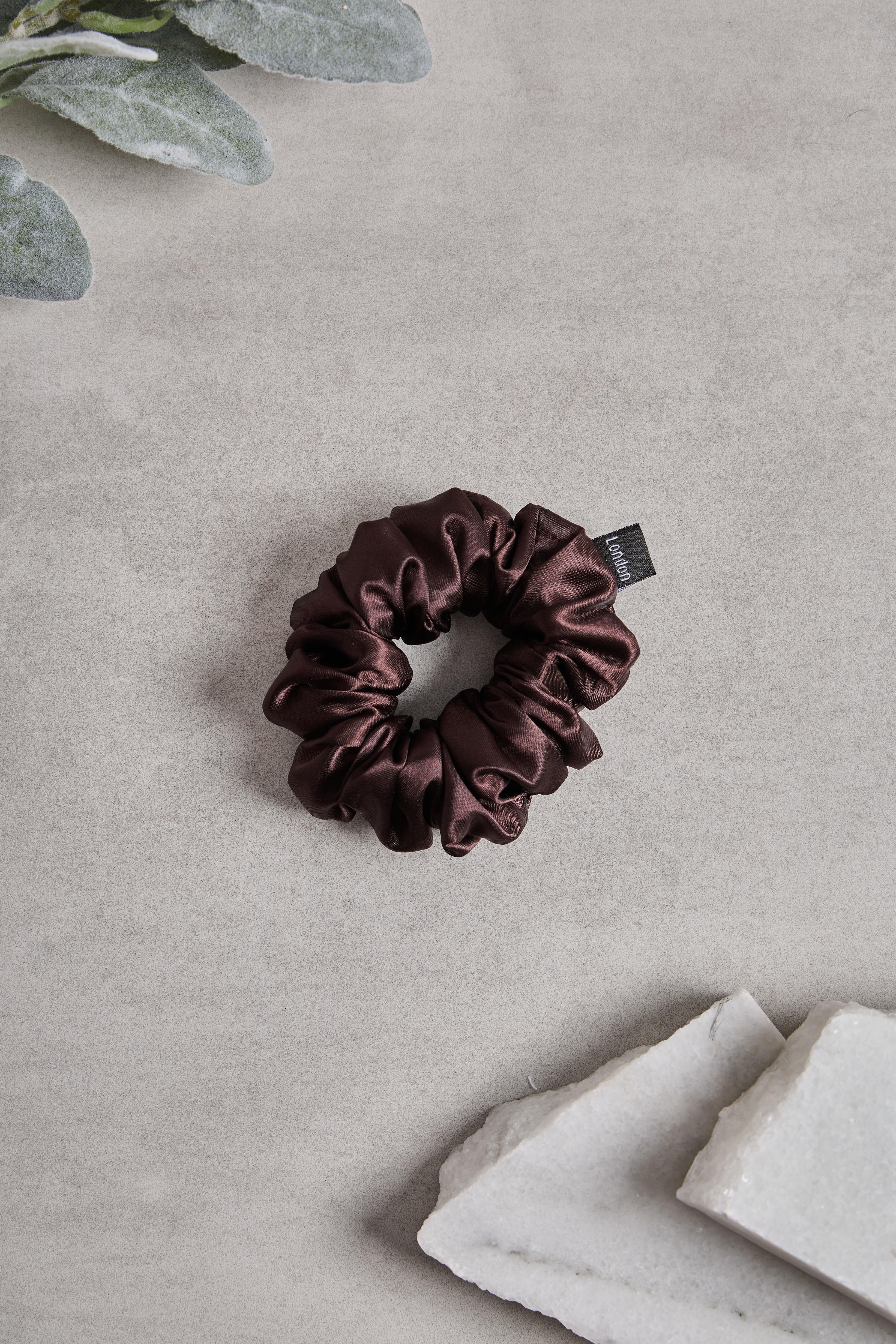 Kahverengi Small Sateen Scrunchie
