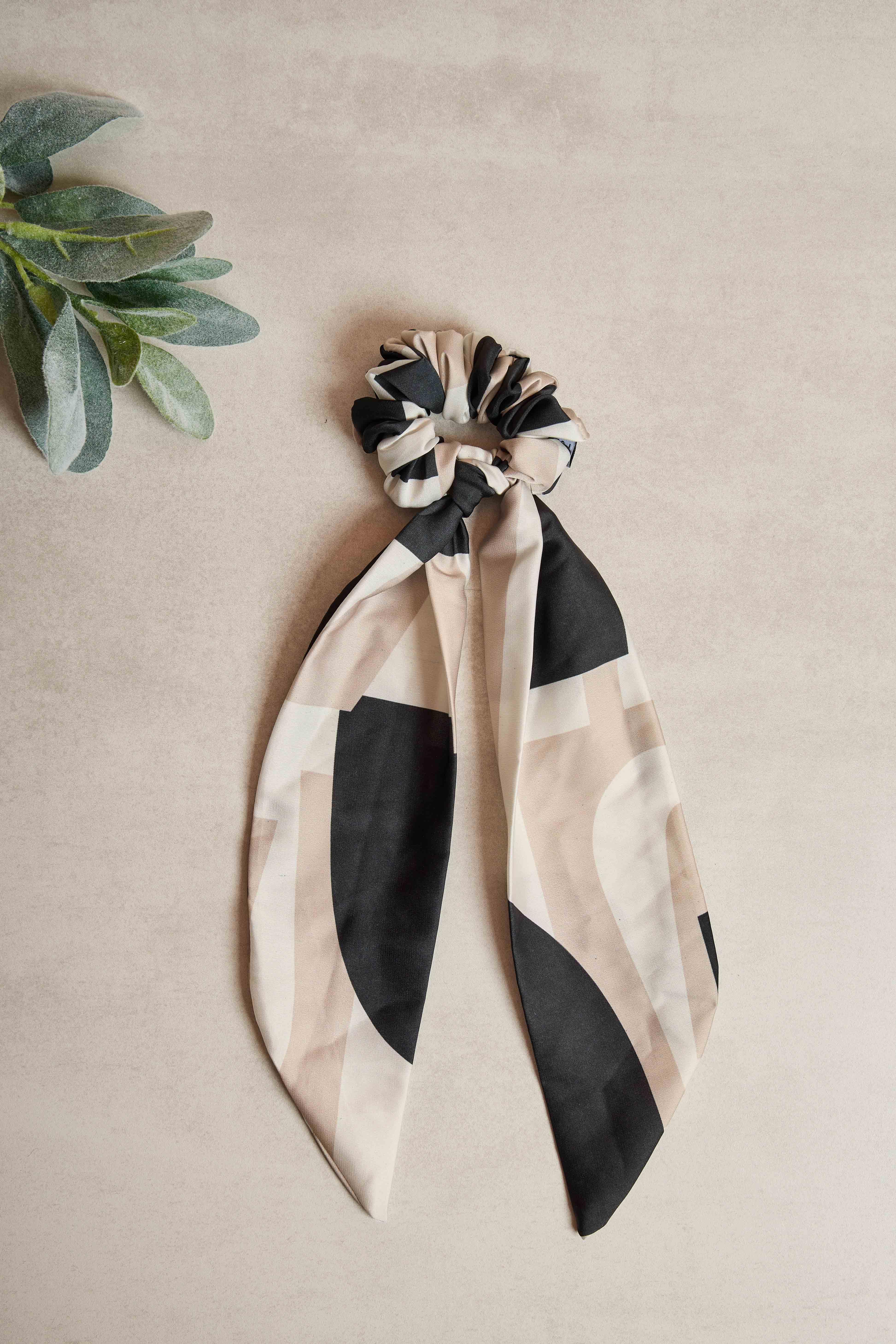 Kuyruklu Beige and Black Scrunchie
