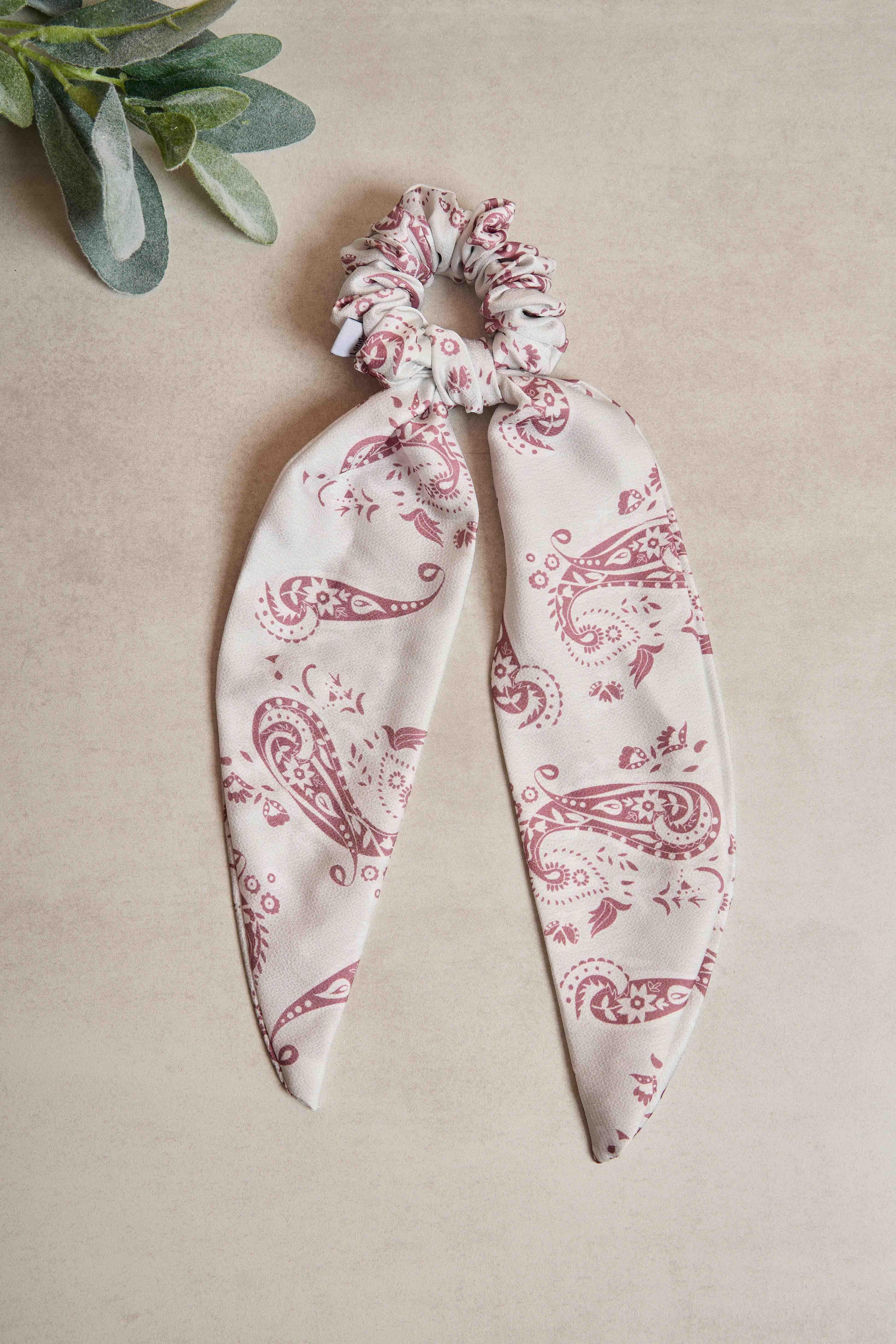 Kuyruklu Buta Scrunchie