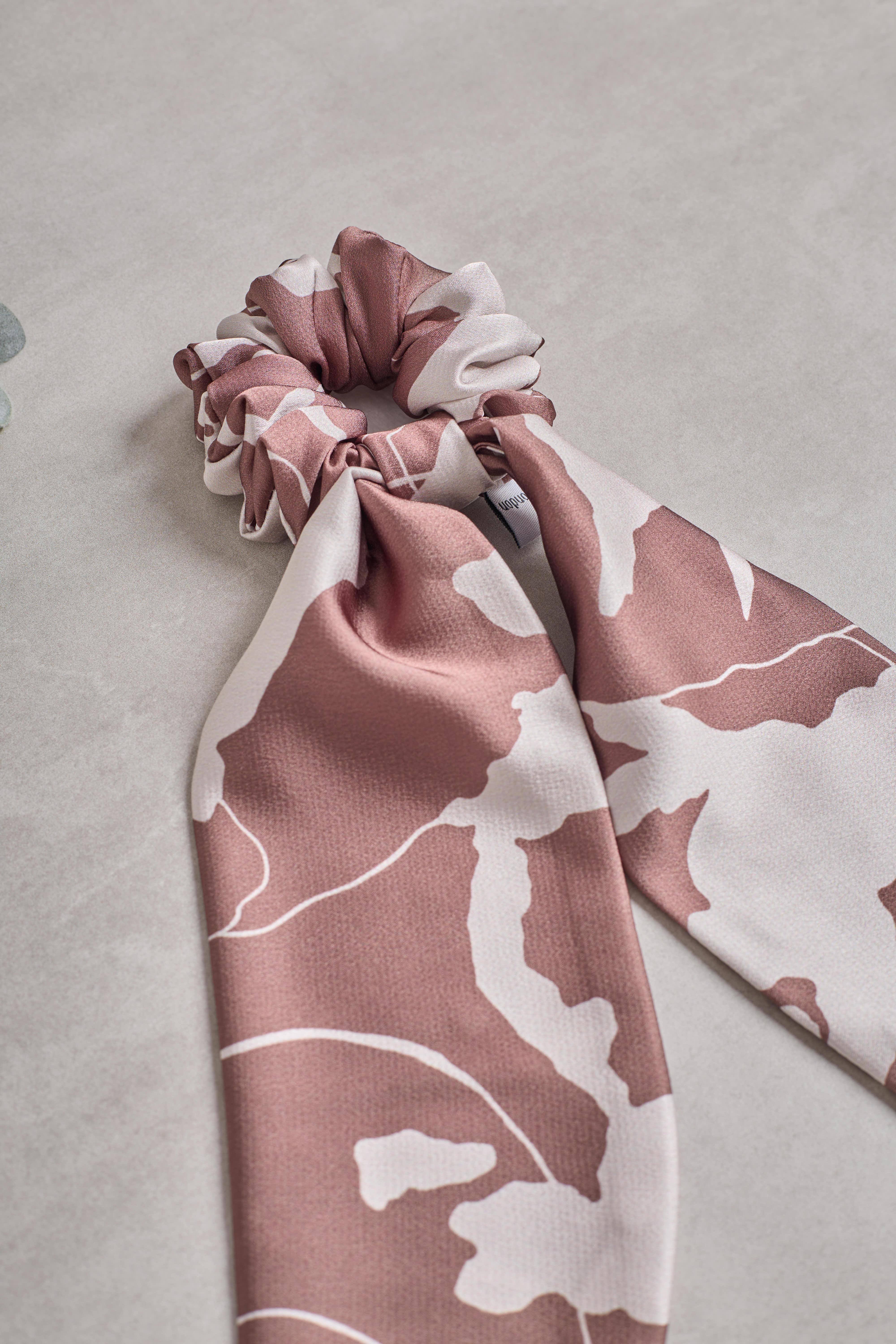 Kuyruklu Fawn Scrunchie