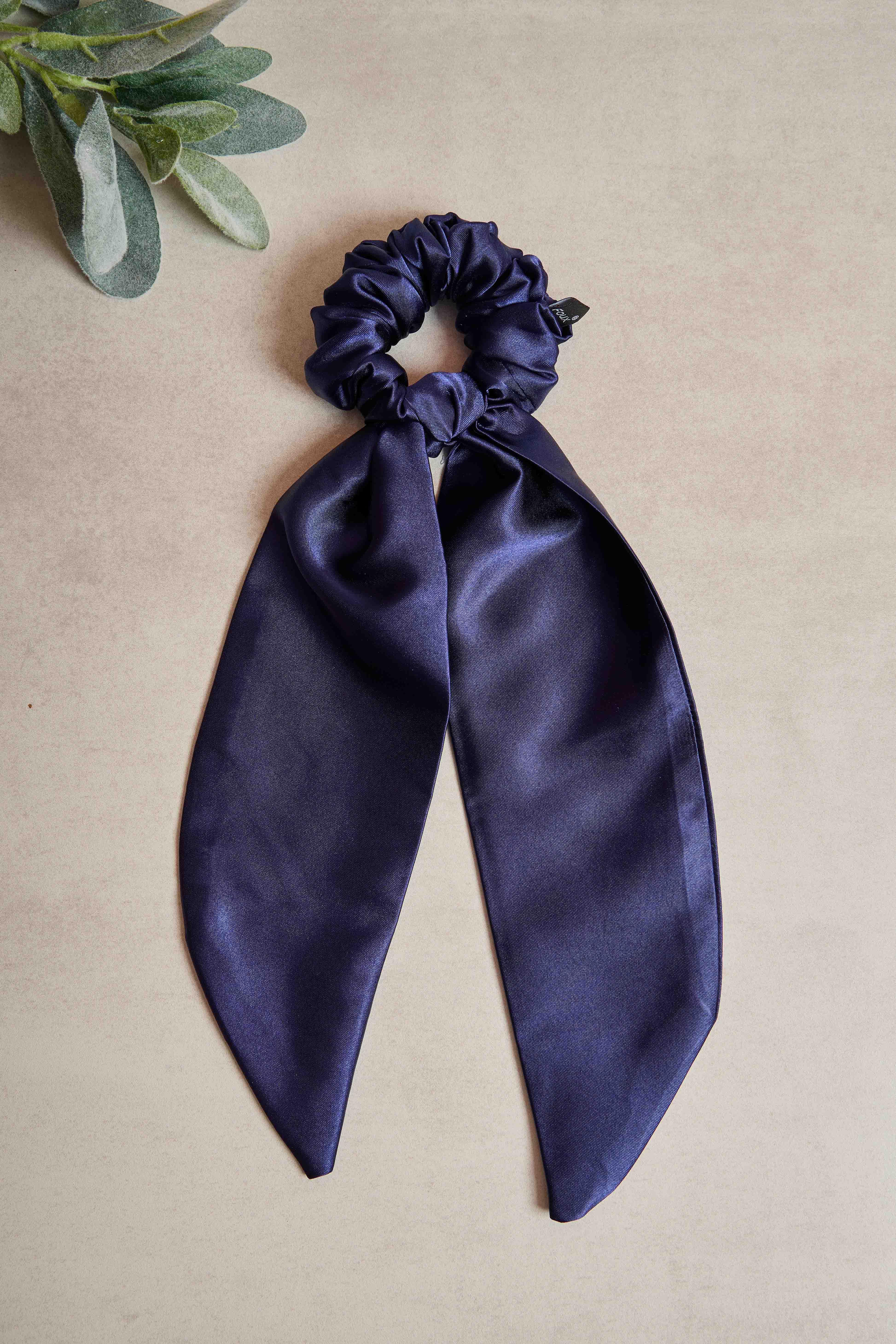 Kuyruklu Lacivert Scrunchie