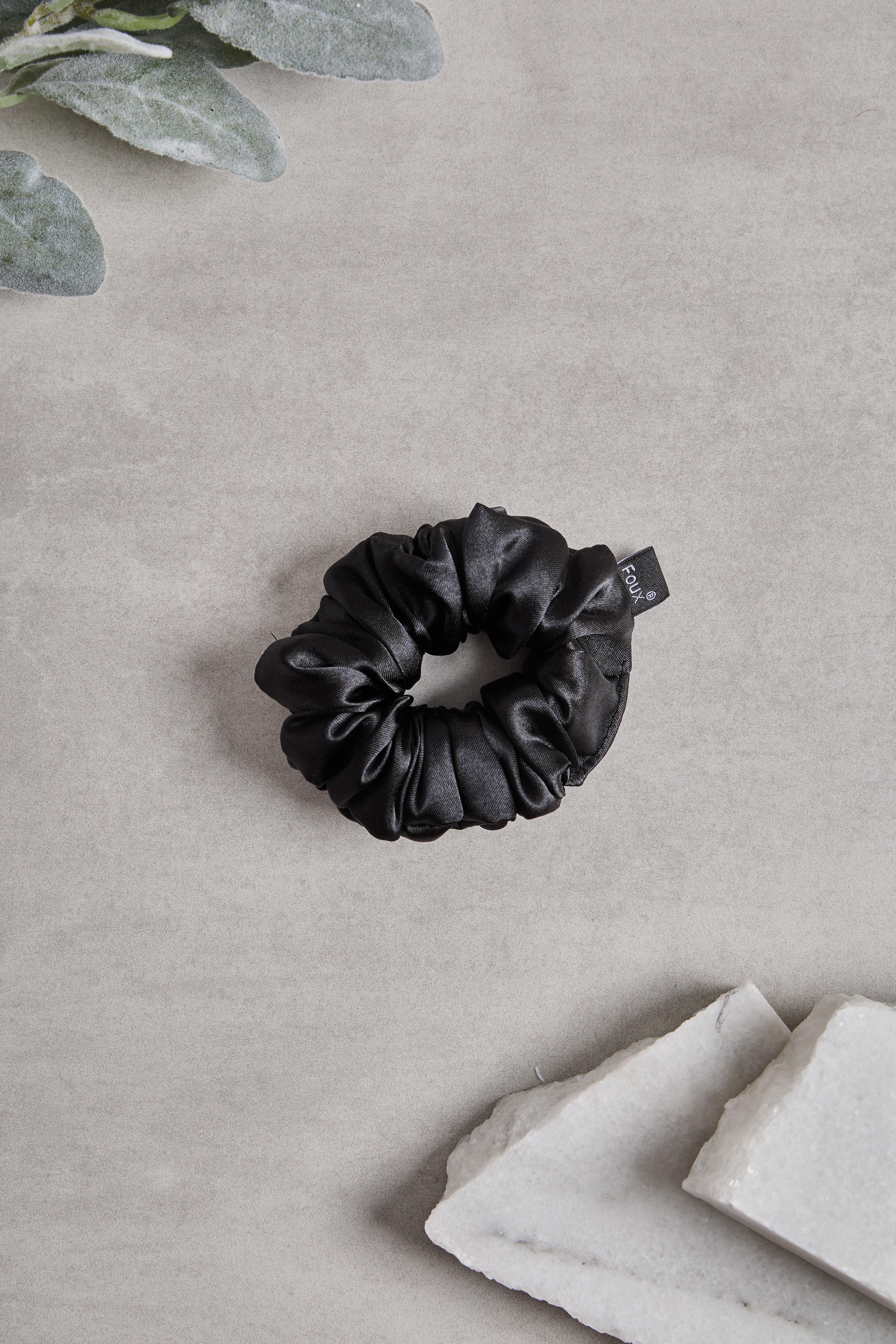 Siyah Small Sateen Scrunchie