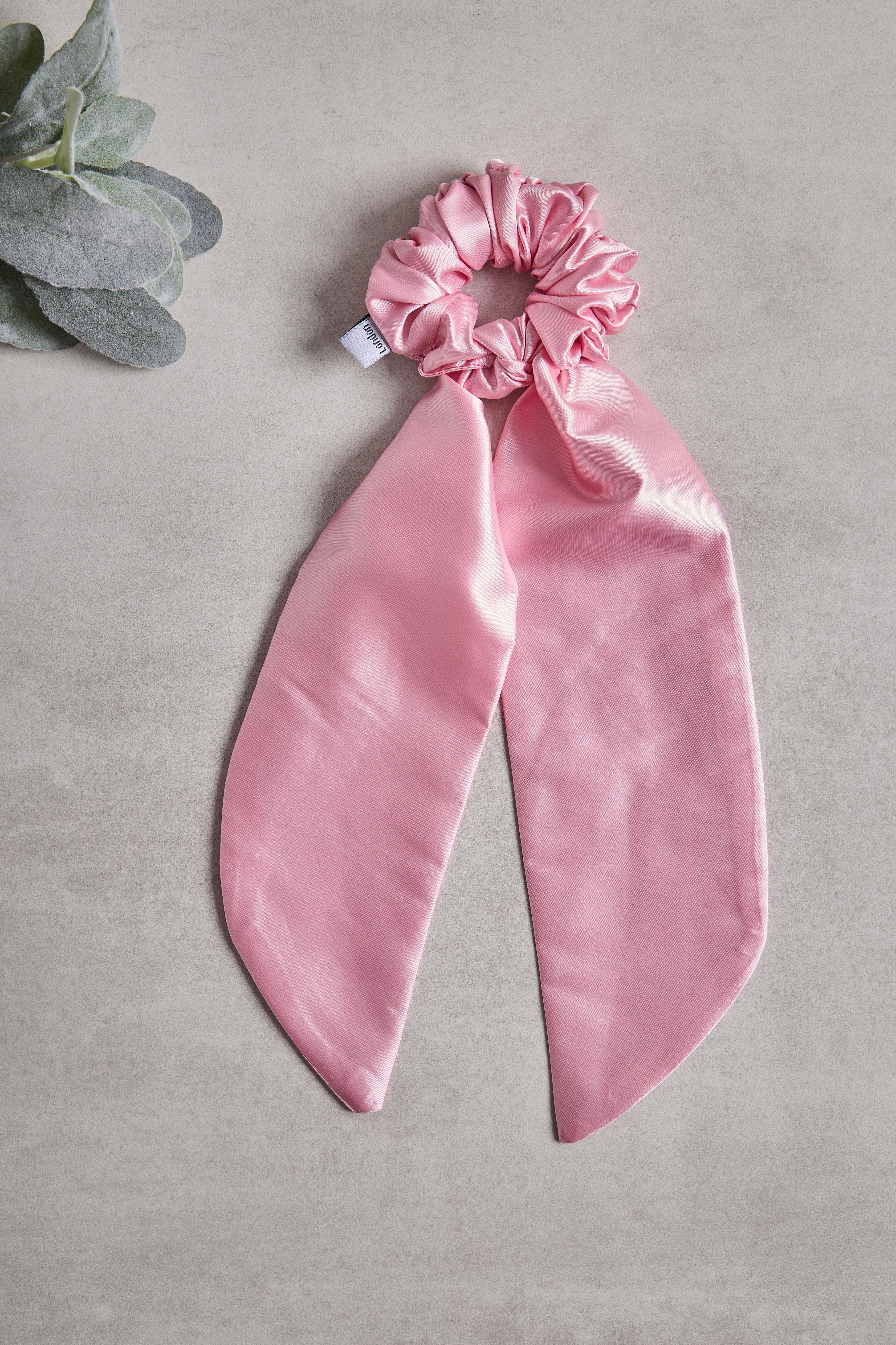 Toz Pembe Kuyruklu Sateen Scrunchie