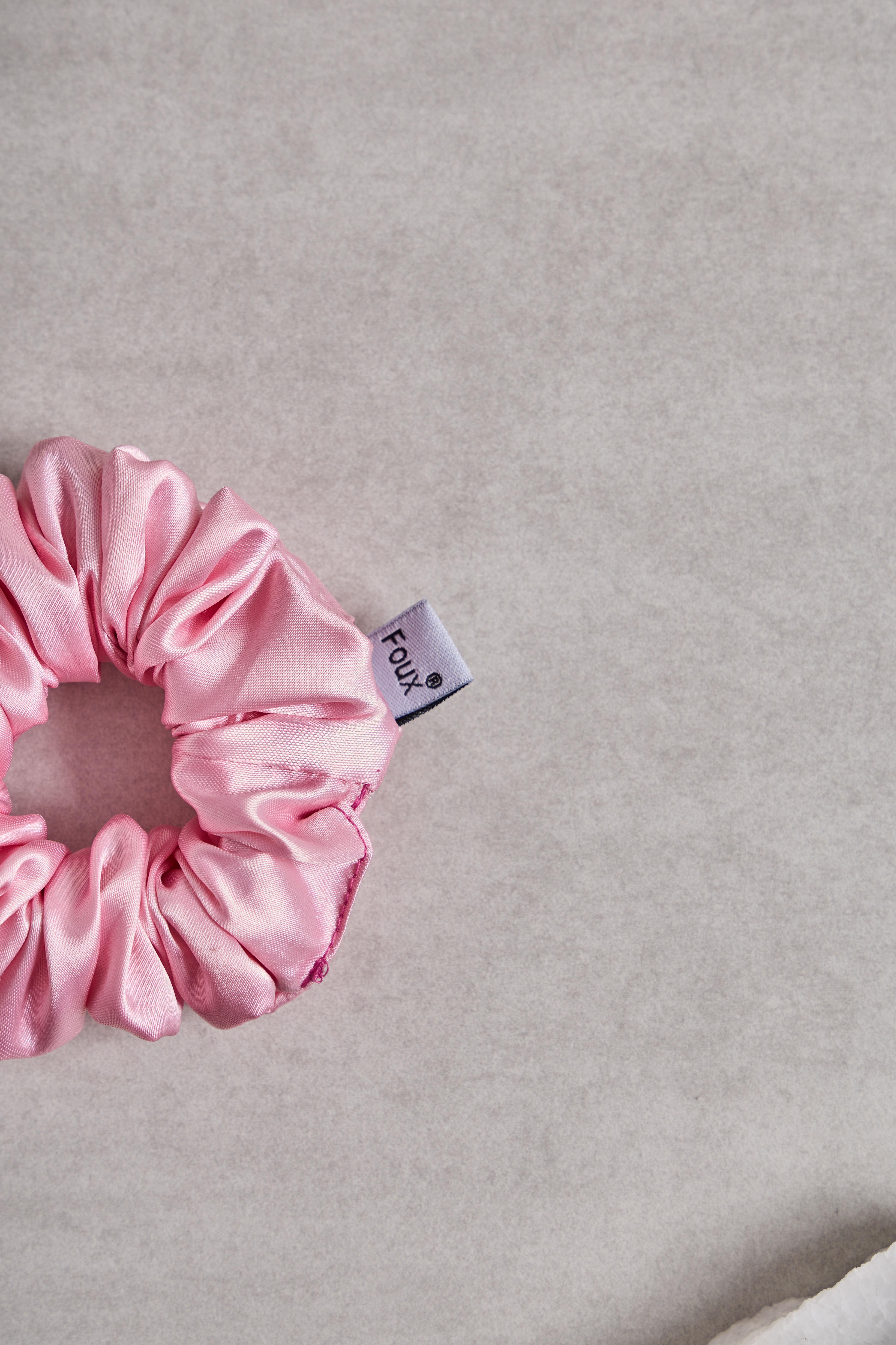 Toz Pembe Small Sateen Scrunchie