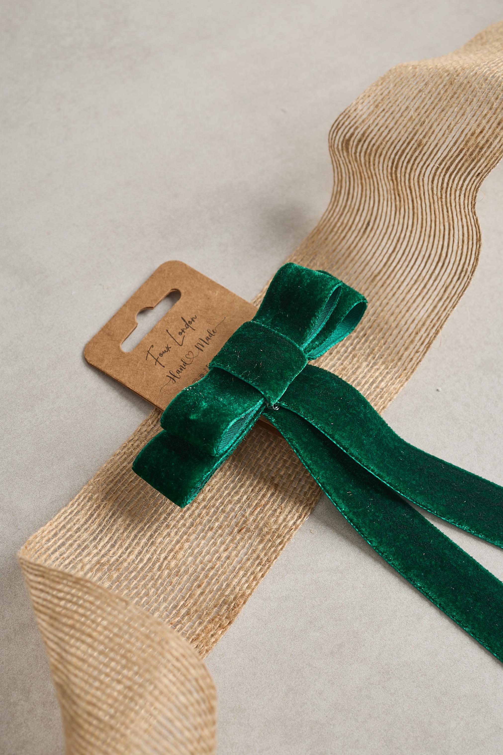 Zümrüt Kurdele toka