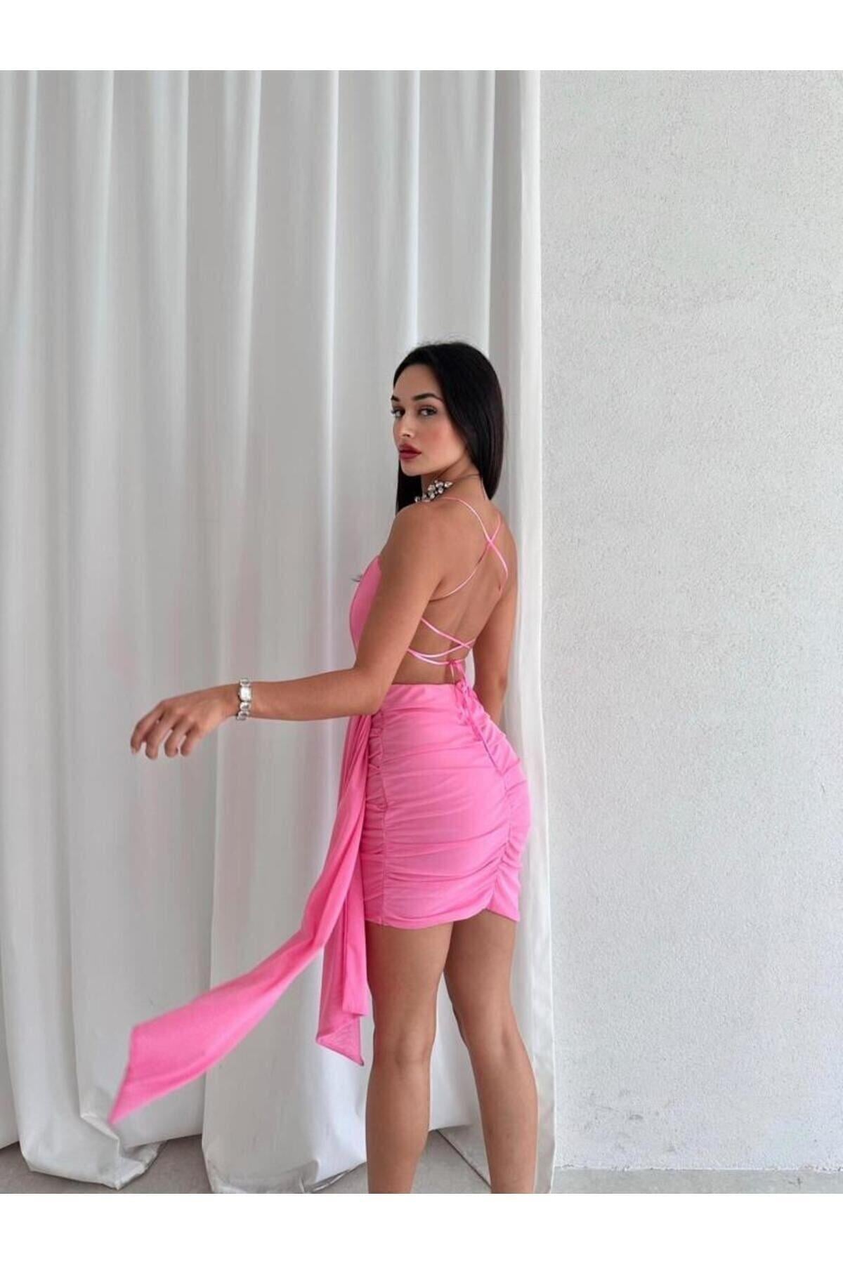 Drapeli Sırt Dekolteli Sarkıt Kumaş Detaylı Pembe Mini Elbise - Abiye & Mezuniyet Elbisesi