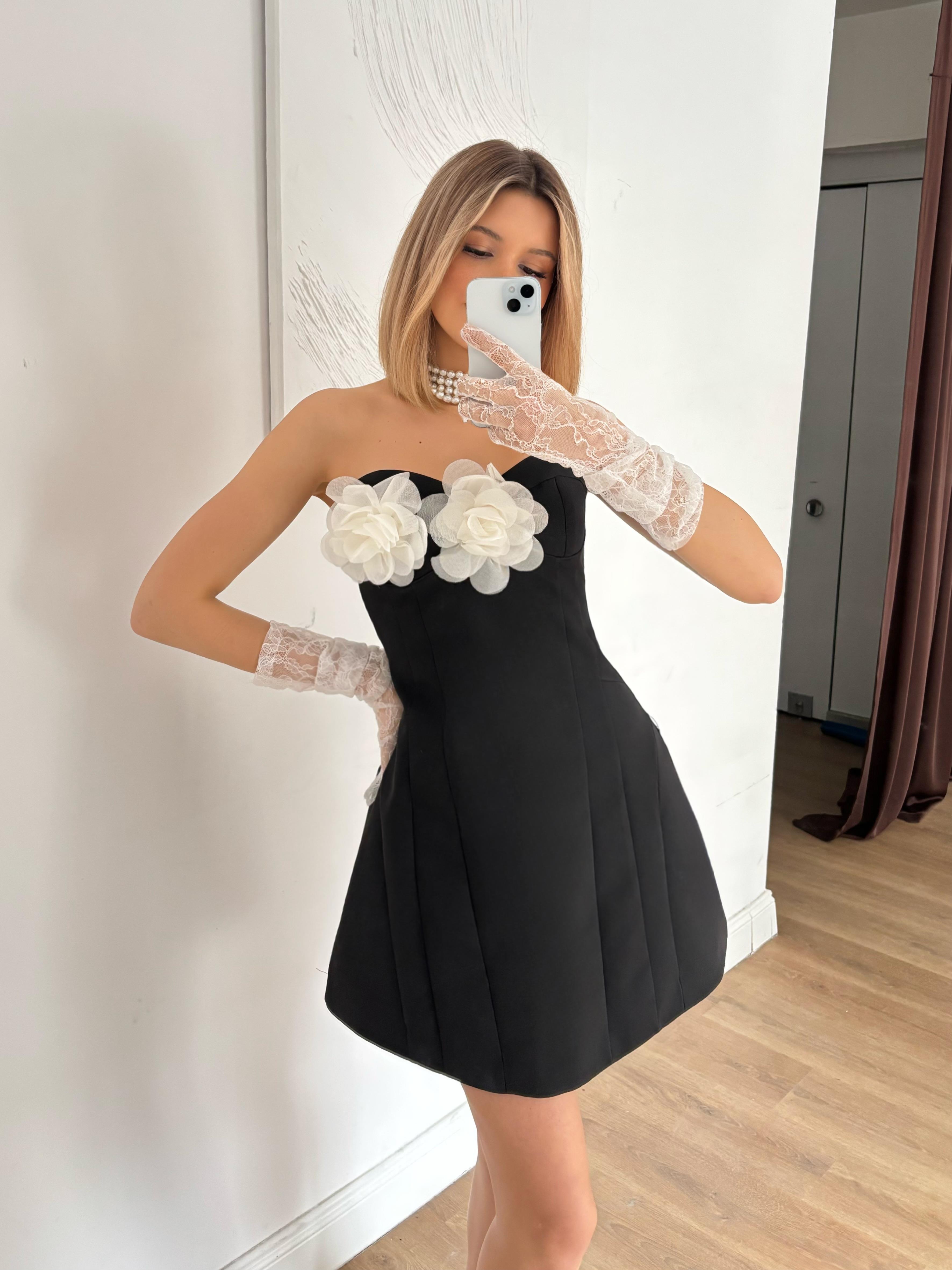 Kadın Straplez Yakasında Gül Detaylı Mini  Abiye Mezuniyet Elbisesi
