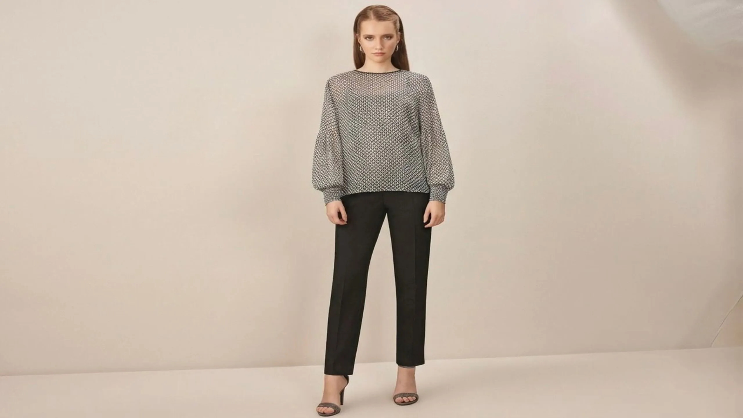 Sabah 5 Dakikada Hazır: Siyah Kalem Pantolonla İş Kombininin Kısa Yolu