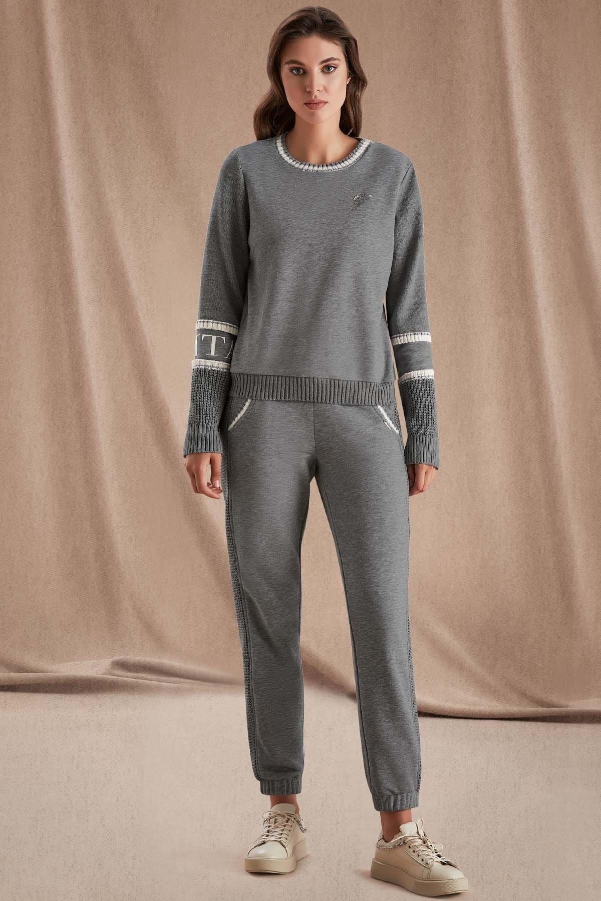 Crew Neck Grey Knit Sweatshirt