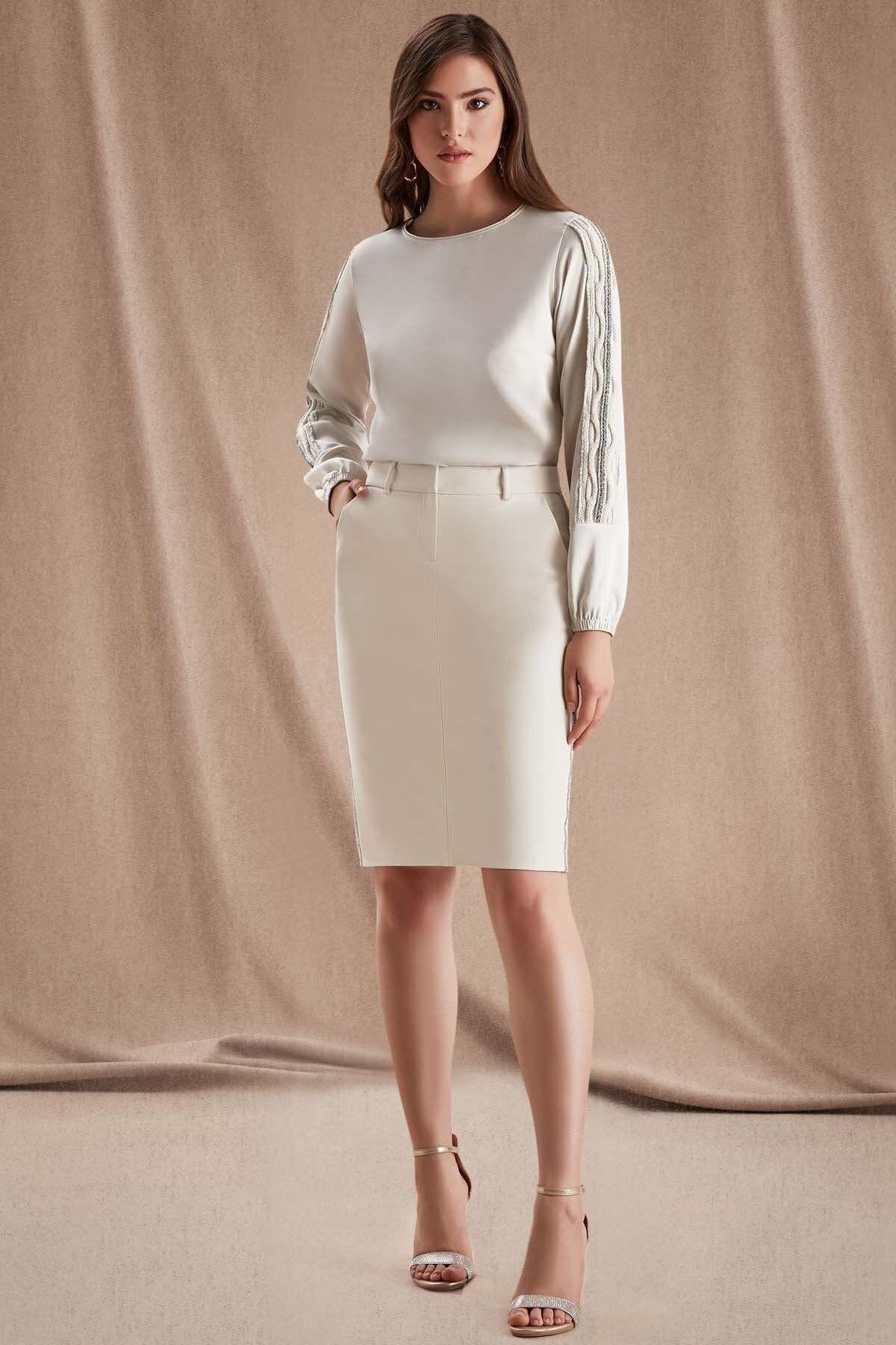 Piping Detailed Beige Skirt