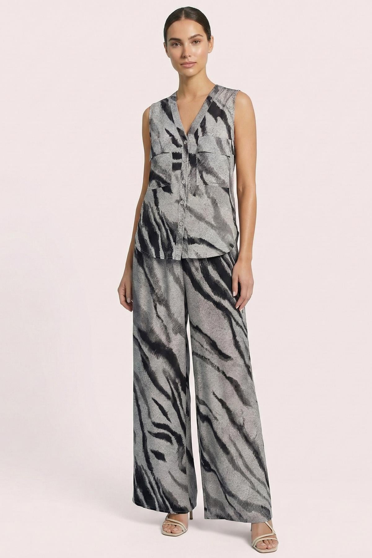 Dökümlü Siyah Gofre Gömlek