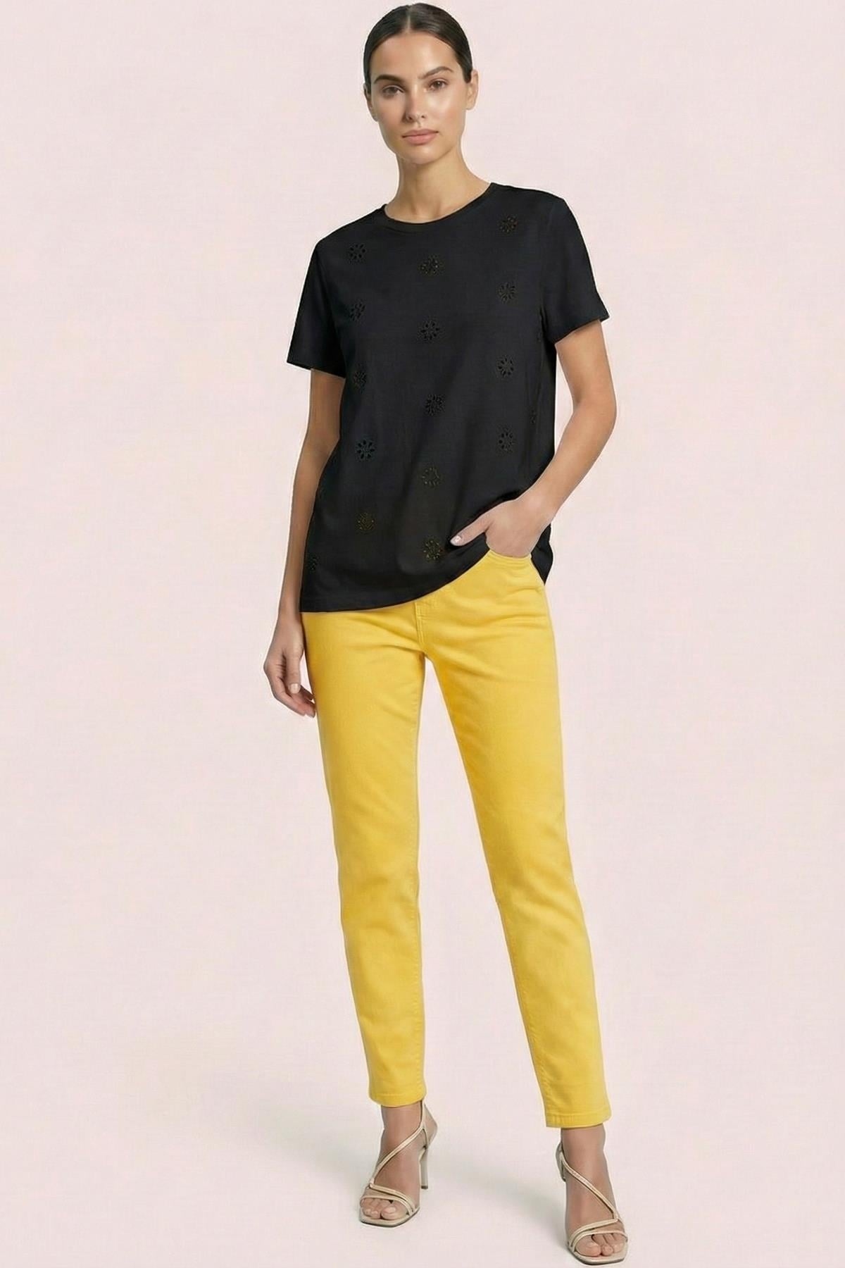 duz-kesim-siyah-nakisli-t-shirt-97-d48.jpg