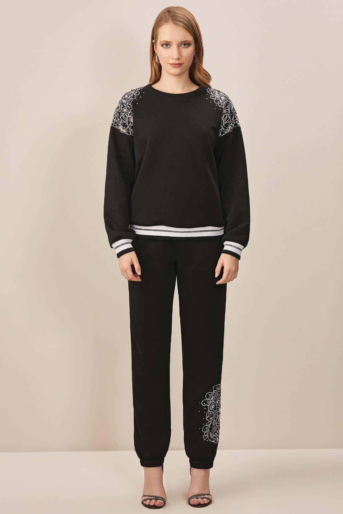 Elastic Ankle Black Three-Thread Trousers