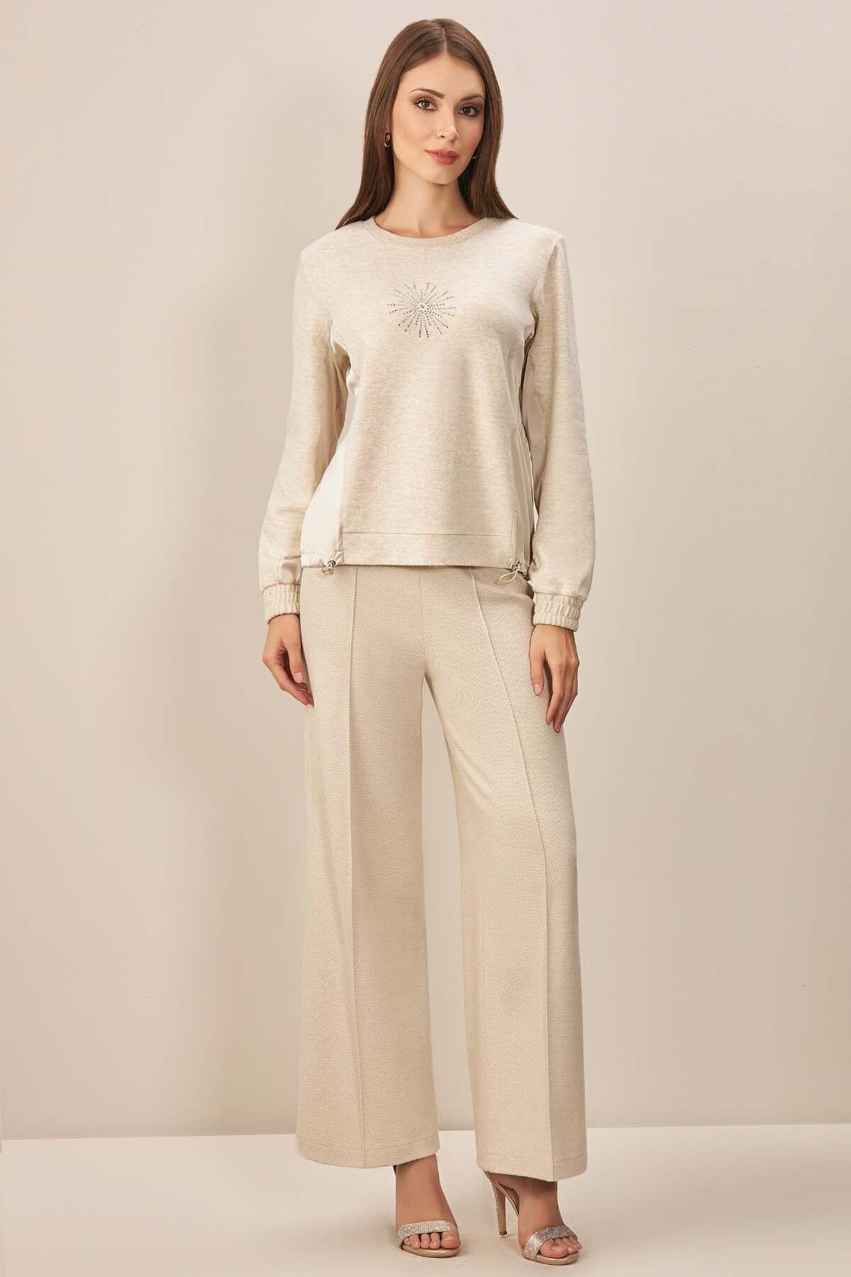 Round Neck Beige Knit Blouse