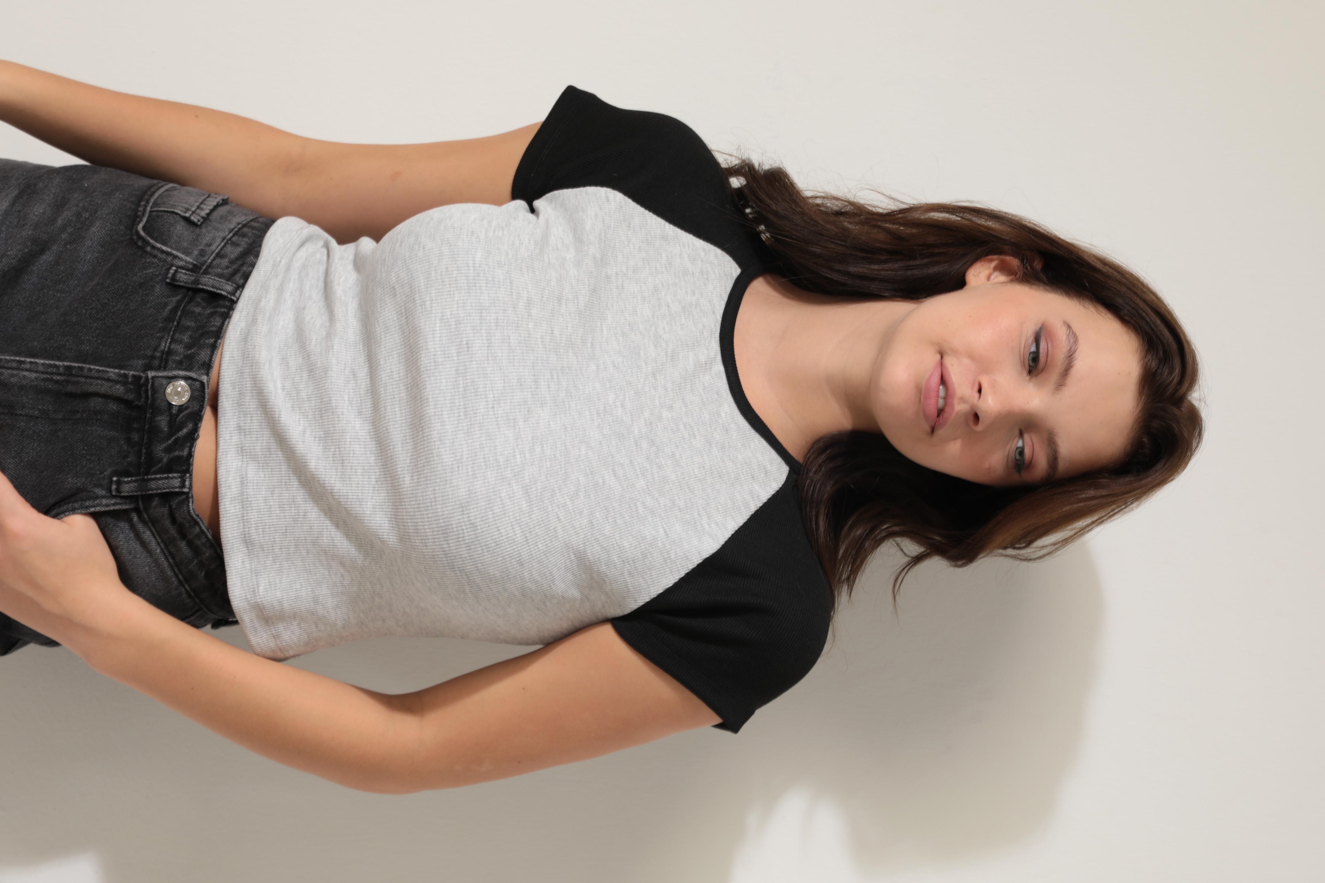 Amida Siyah Gri Parçalı Sıfır Yaka Basic Crop T-shirt- 2407 