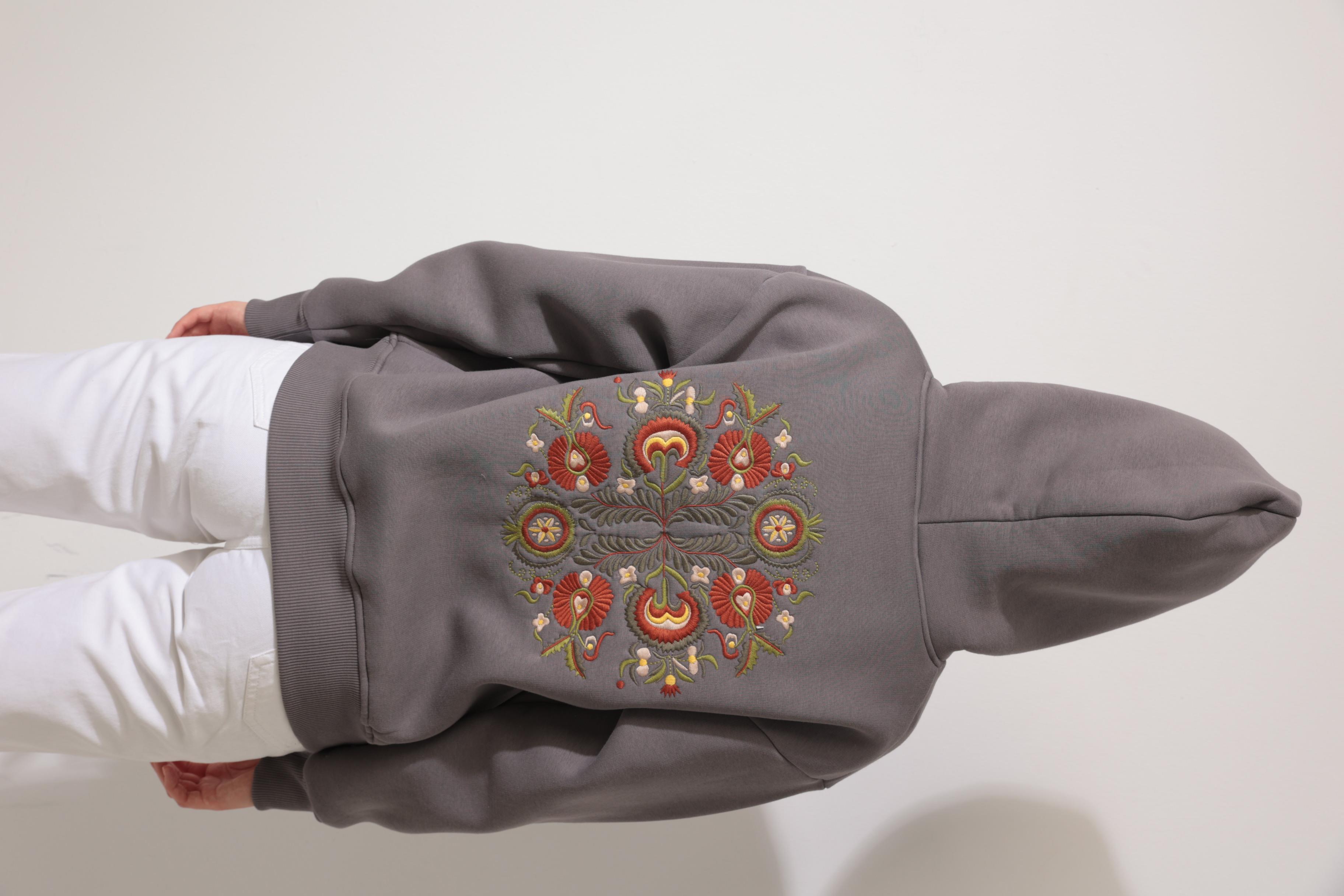 Antrasit Sırtı Etnik Nakış İşlemeli Bisiklet Yaka Sweatshirt - 2435