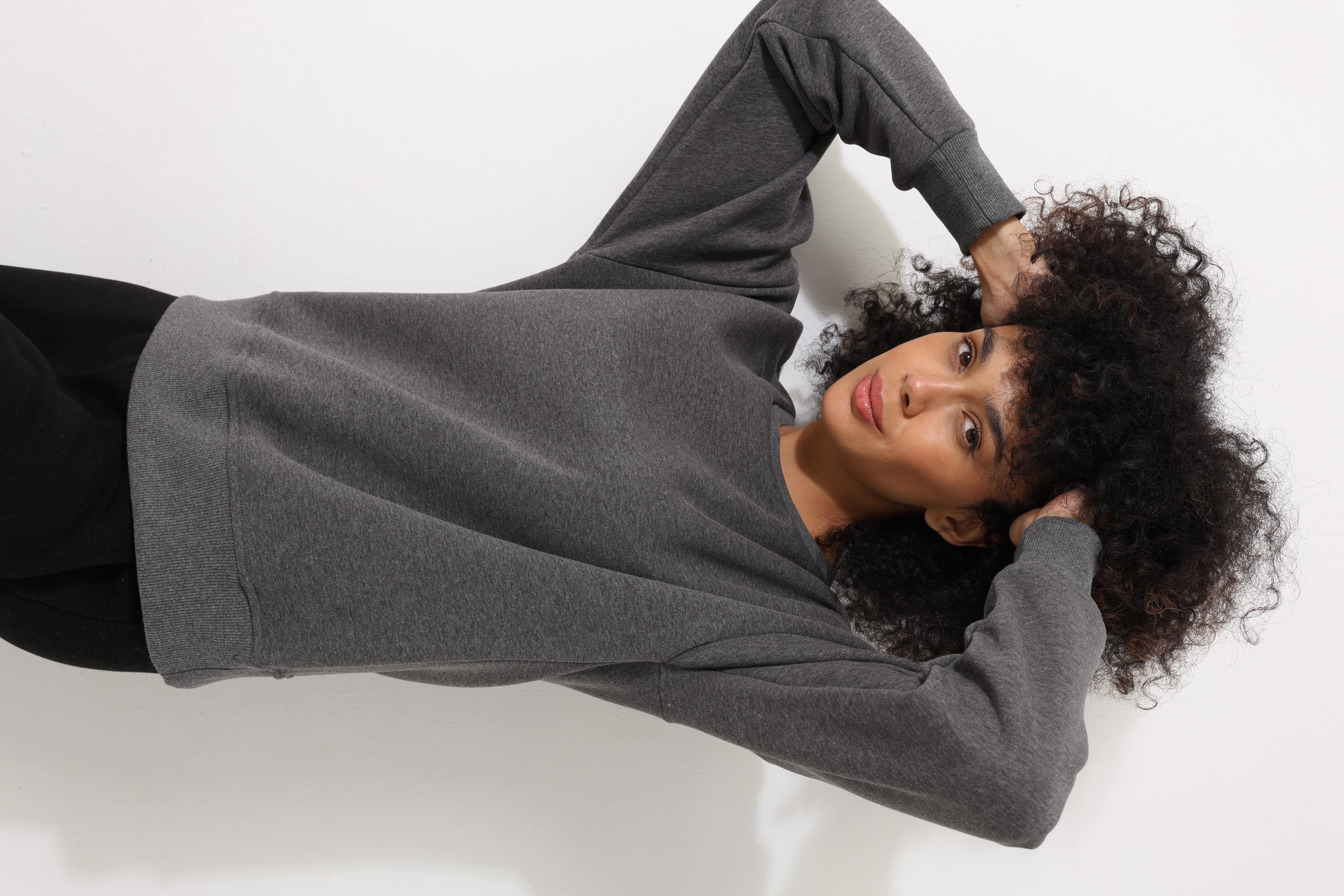 Antrasit Sırtı Medusa Nakış İşlemeli Bisiklet Yaka Oversize Kadın Sweatshirt - 2446