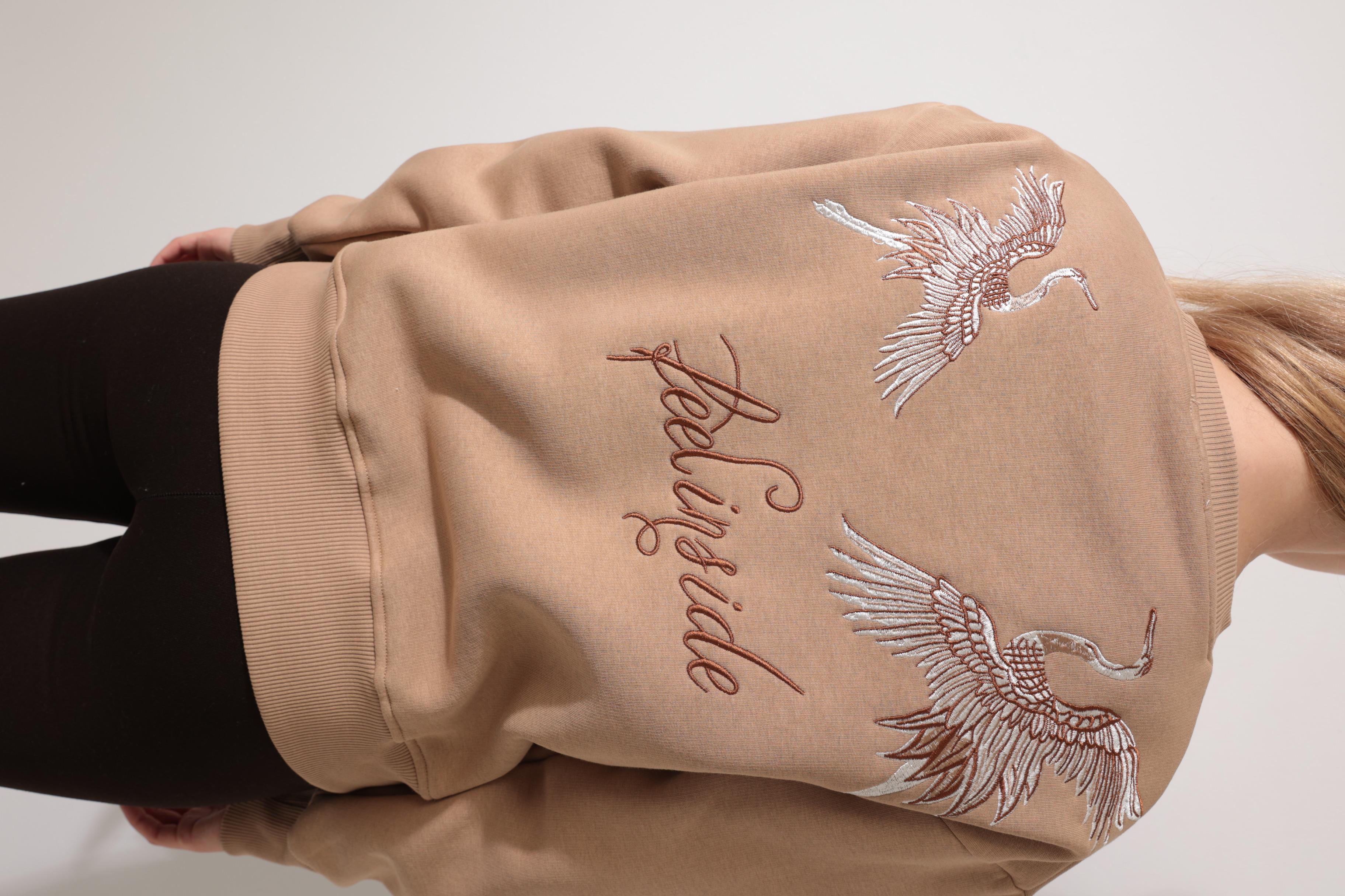 Bej Sırtı Leylek Nakış İşlemeli Bisiklet Yaka Sweatshirt - 2436