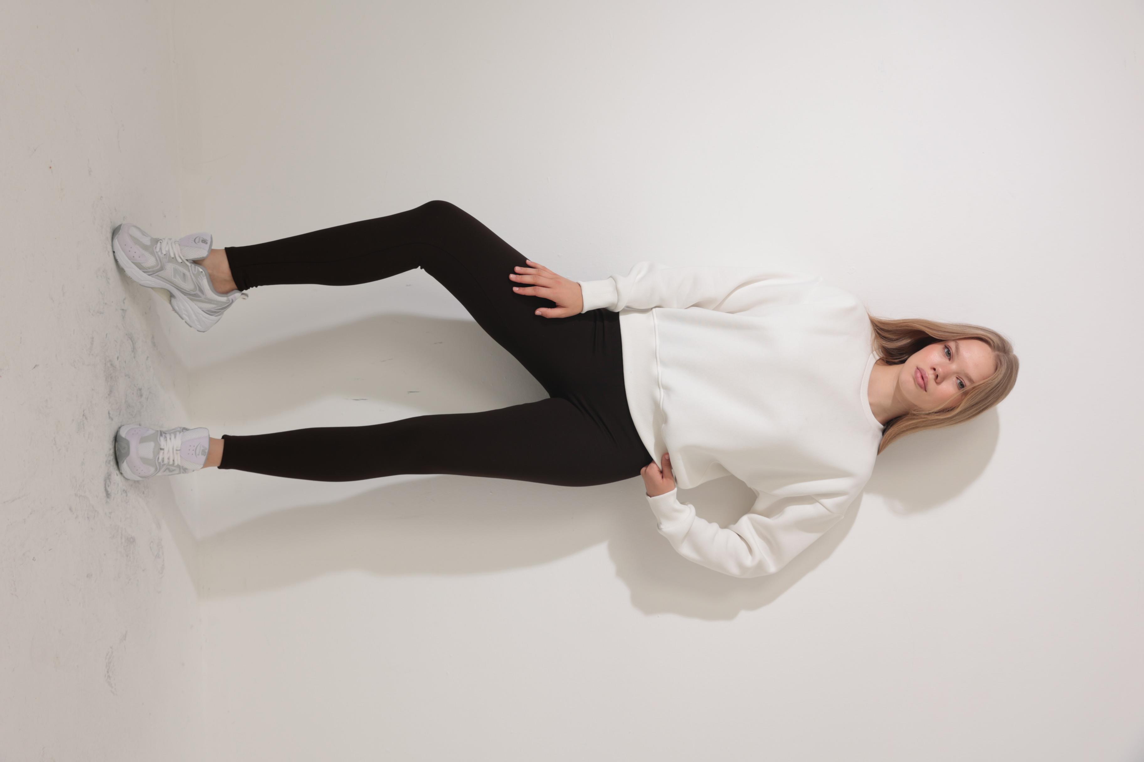 Ekru Arkası Gül Nakışlı Bisiklet Yaka Sweatshirt - 2432
