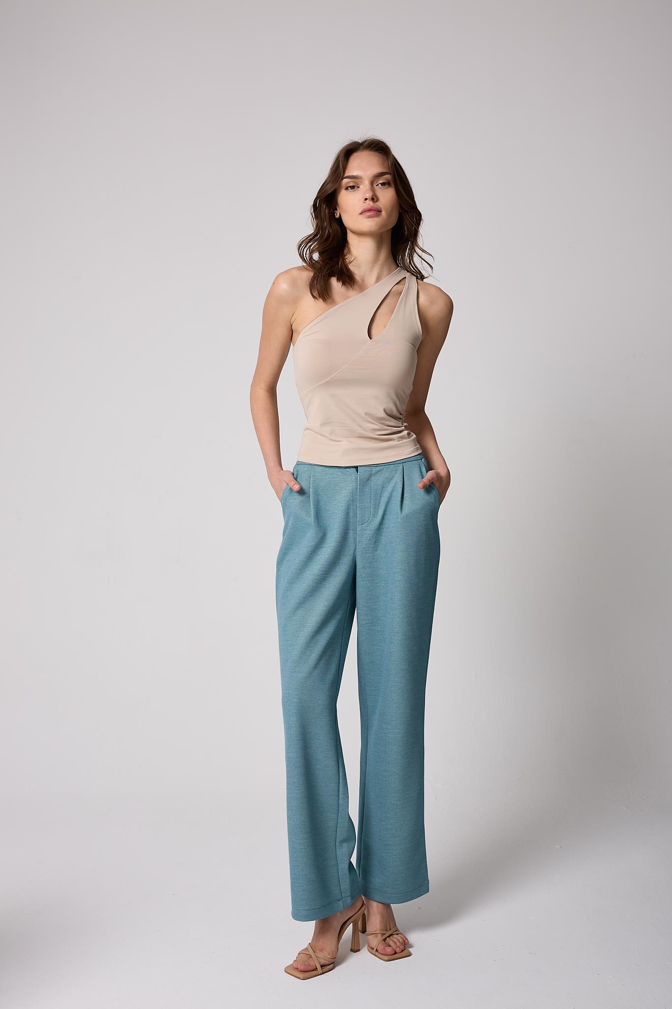 Kadın Bej Modal Karışımlı Dekolteli Asimetrik Bluz - 2516