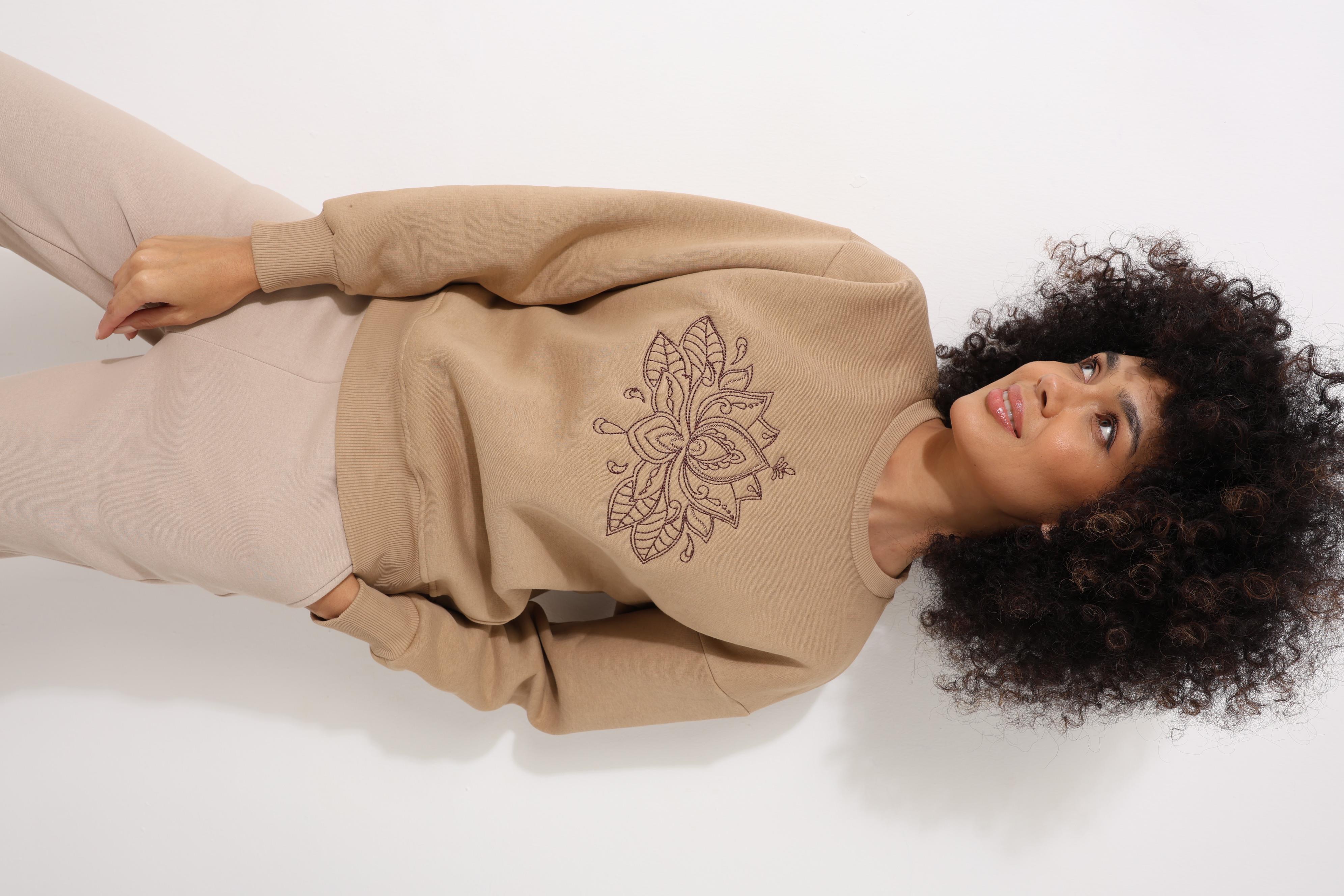 Kamel Önü Lotus Çiçeği Nakış İşlemeli Bisiklet Yaka Oversize Kadın Sweatshirt - 2447