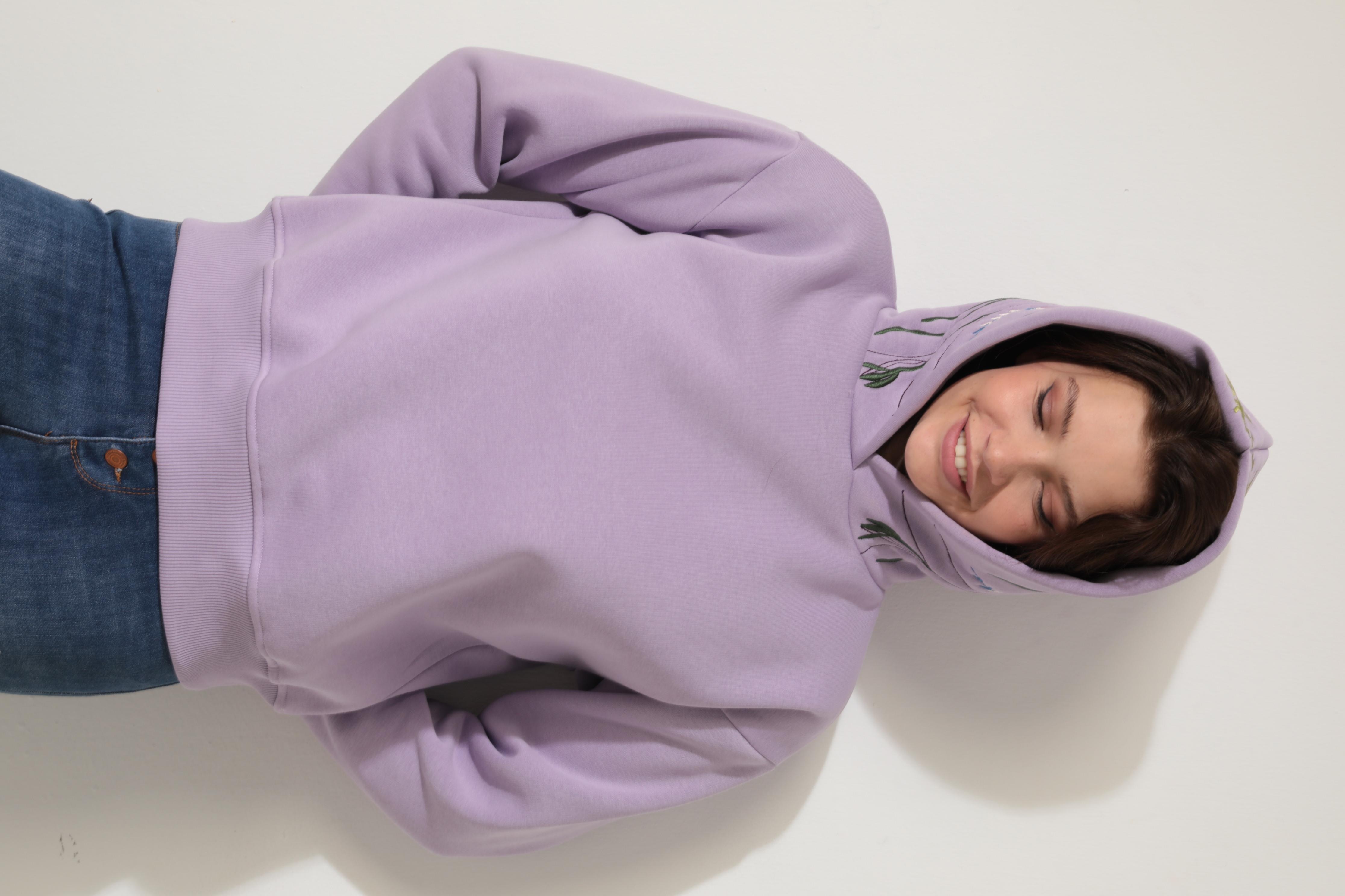 Lila Sırtı ve Kapüşonu Gül Dalı Nakışlı Kapüşonlu Sweatshirt - 2430