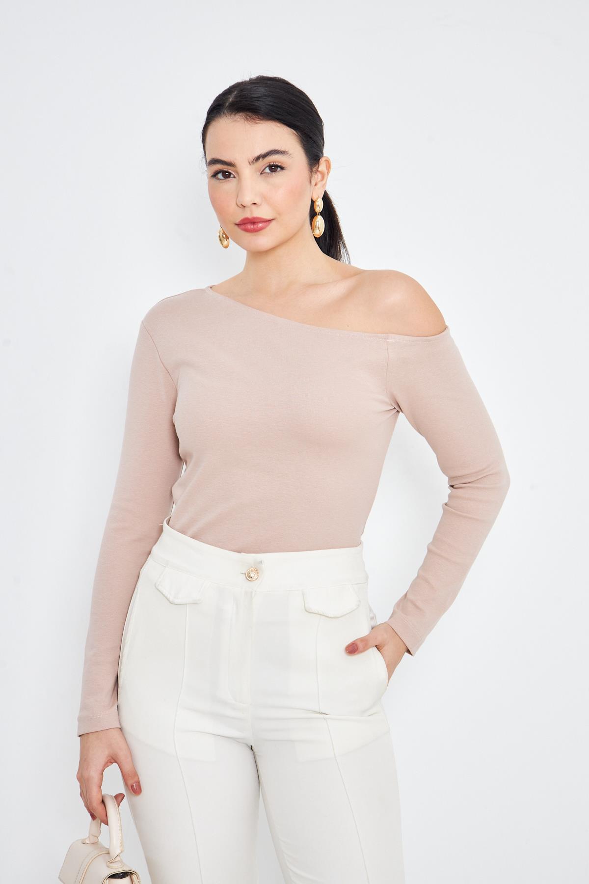  Bej Asimetrik Yaka Tek Omuz Açık Uzun Kollu Kadın Fit Bluz - 2463