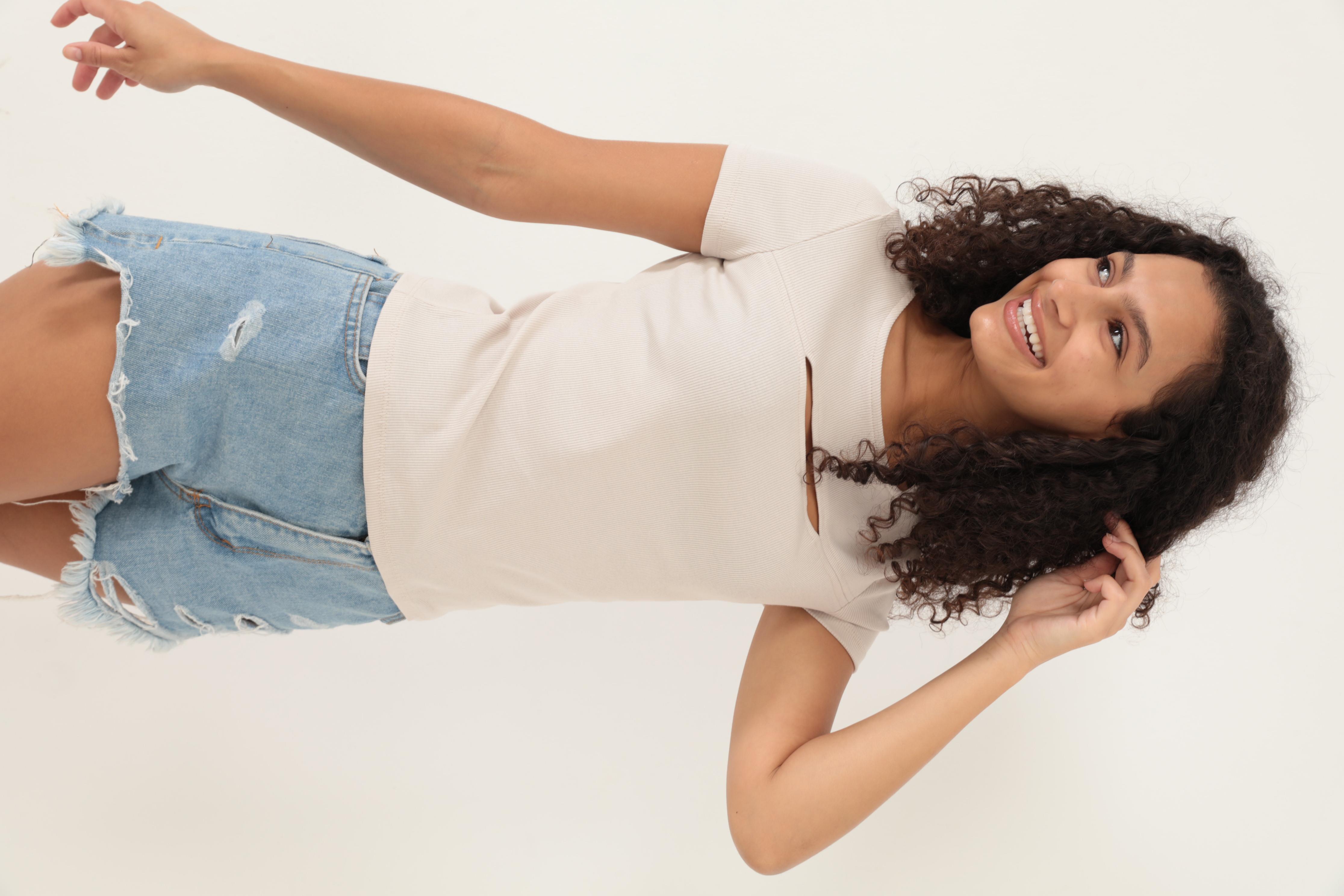 Amida Bej Göğüs Detaylı Sıfır Yaka Basic T-shirt- 2415
