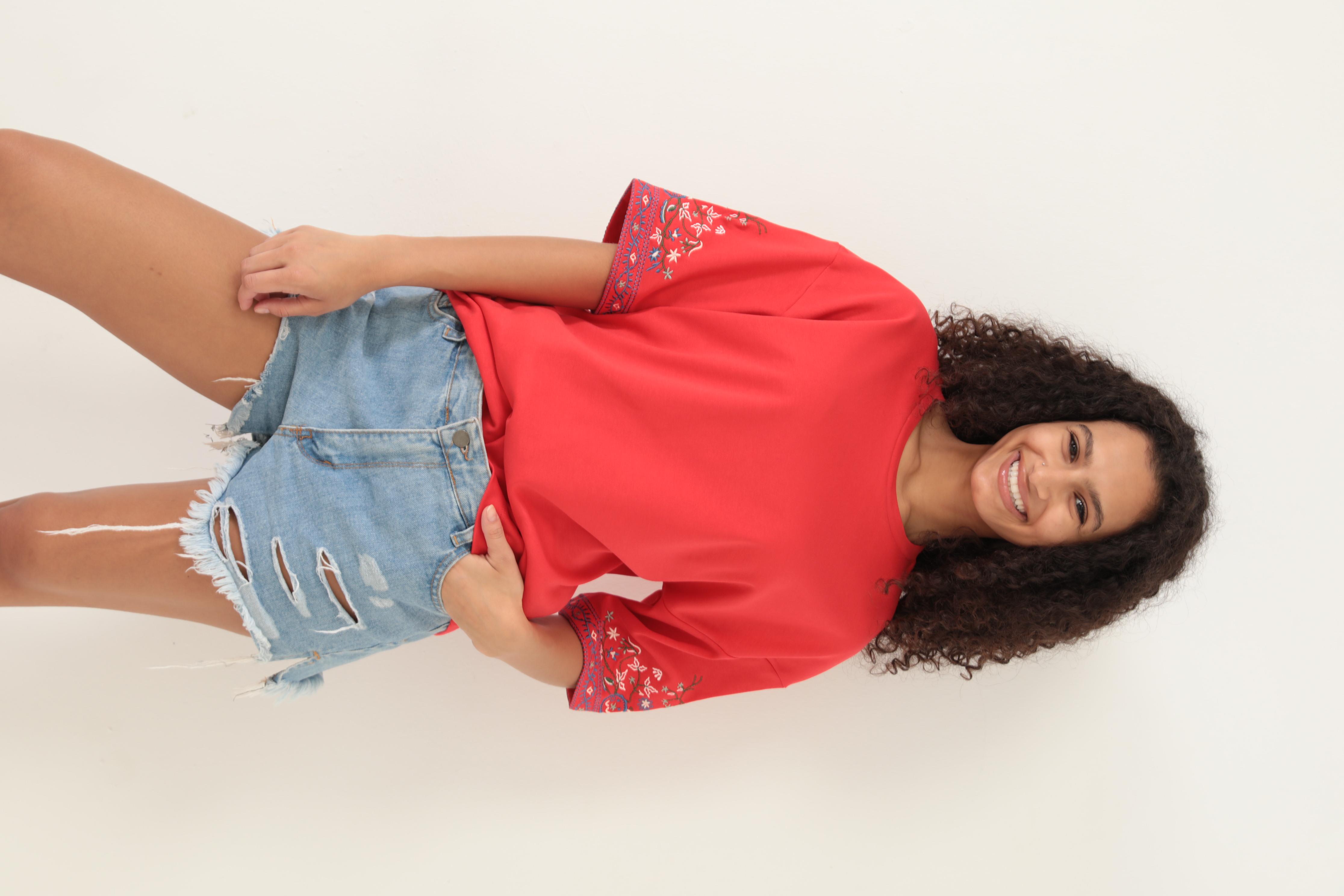 Amida Kırmızı Kolları Etnik Nakışlı Oversize Kısa Kollu Kadın T-shirt- 2406