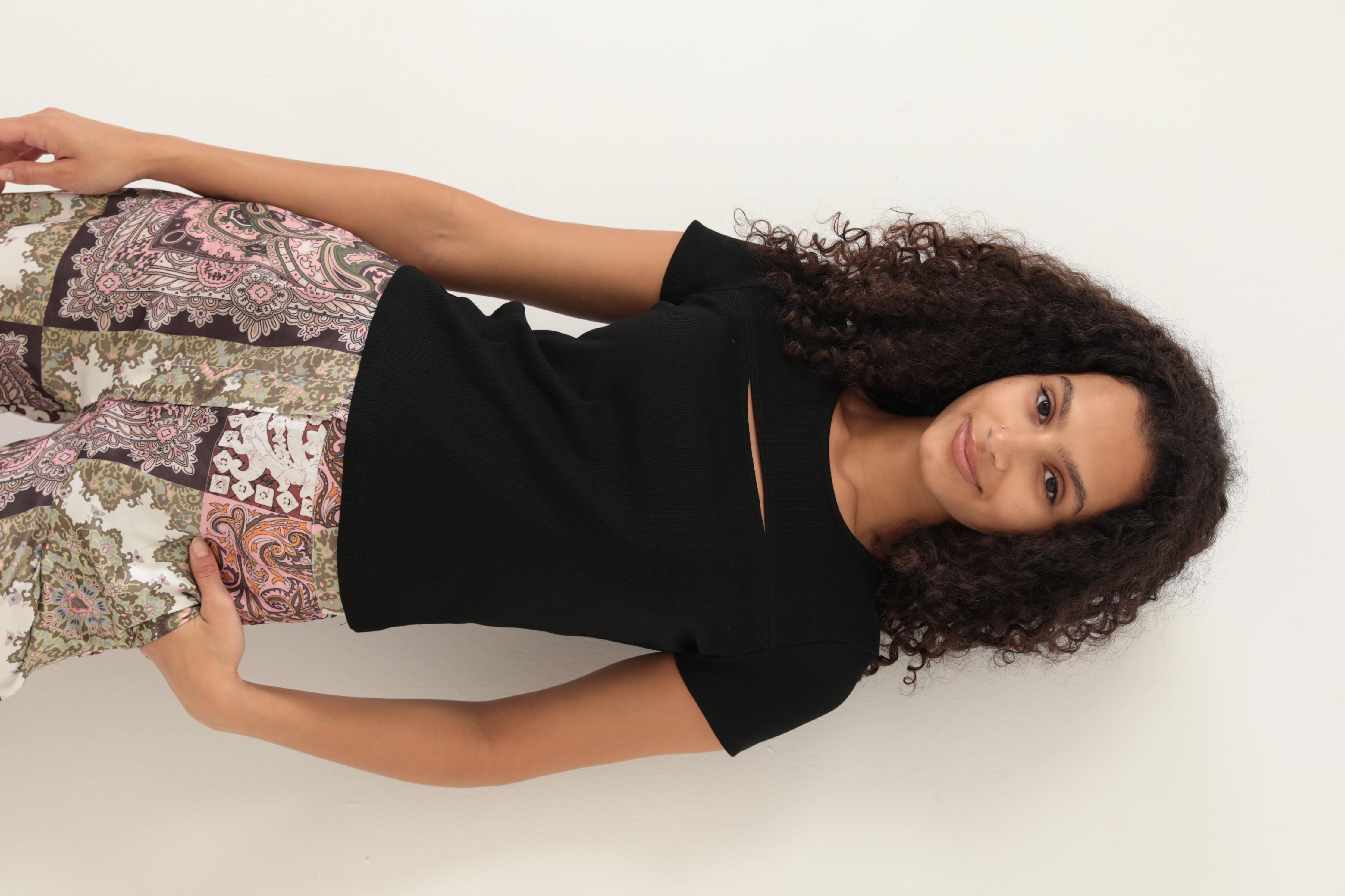 Amida Siyah Göğüs Detaylı Sıfır Yaka Basic T-shirt- 2415